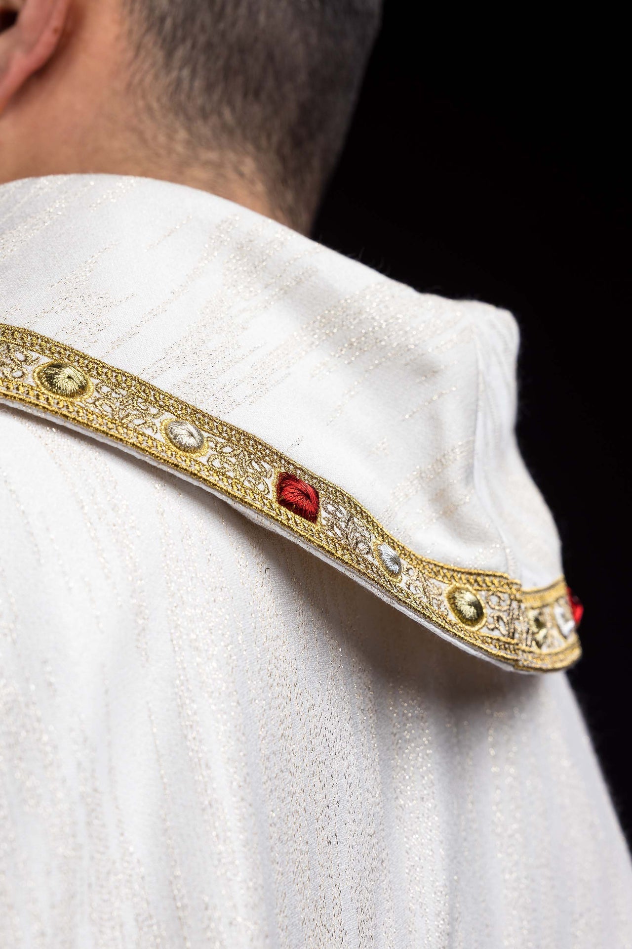 Embroidered chasuble with the image of the Three Hearts S-7077-05-99 - CHASUBLES.COM