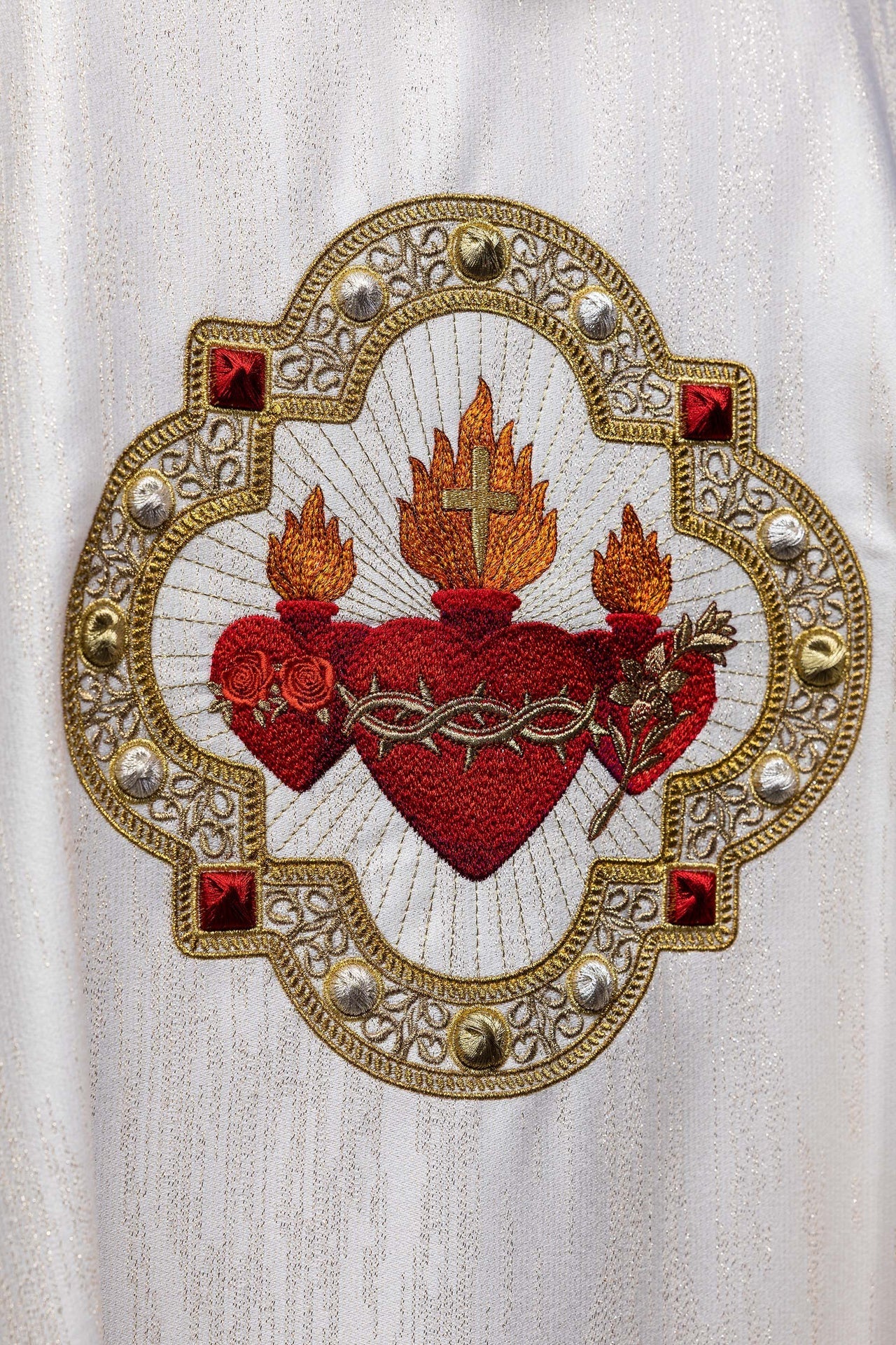 Embroidered chasuble with the image of the Three Hearts S-7077-05-99 - CHASUBLES.COM