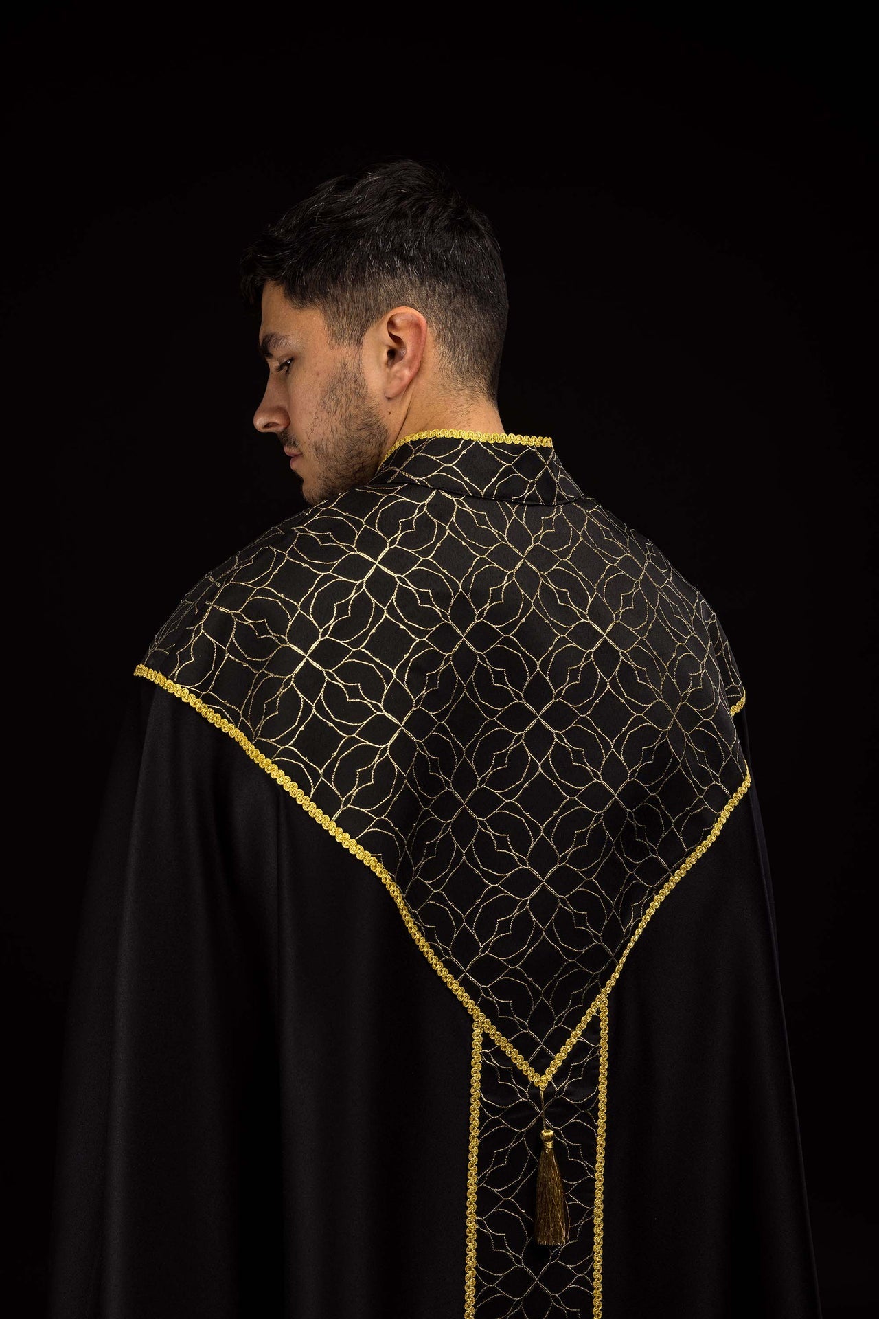 Embroidered cope decorated with black jacquard fabric KKP/163/07/20 145cm - CHASUBLES.COM