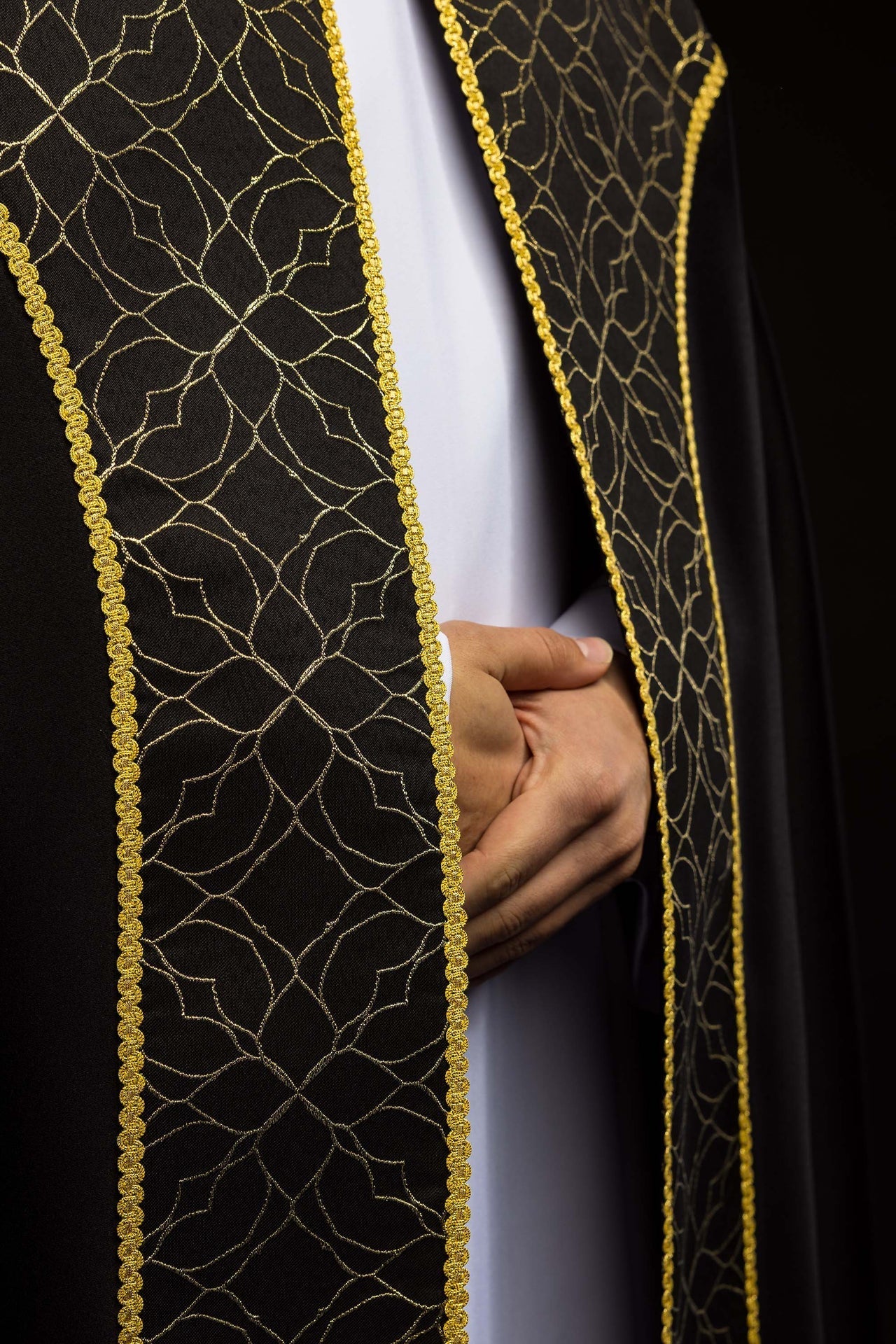 Embroidered cope decorated with black jacquard fabric KKP/163/07/20 145cm - CHASUBLES.COM