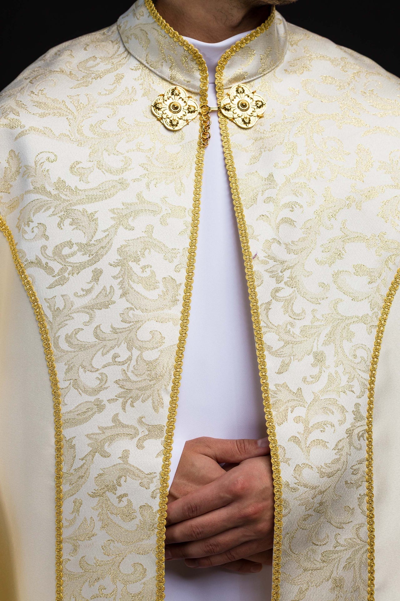 Embroidered cope decorated with ecru jacquard fabric KKP/162/05/20 145cm - CHASUBLES.COM