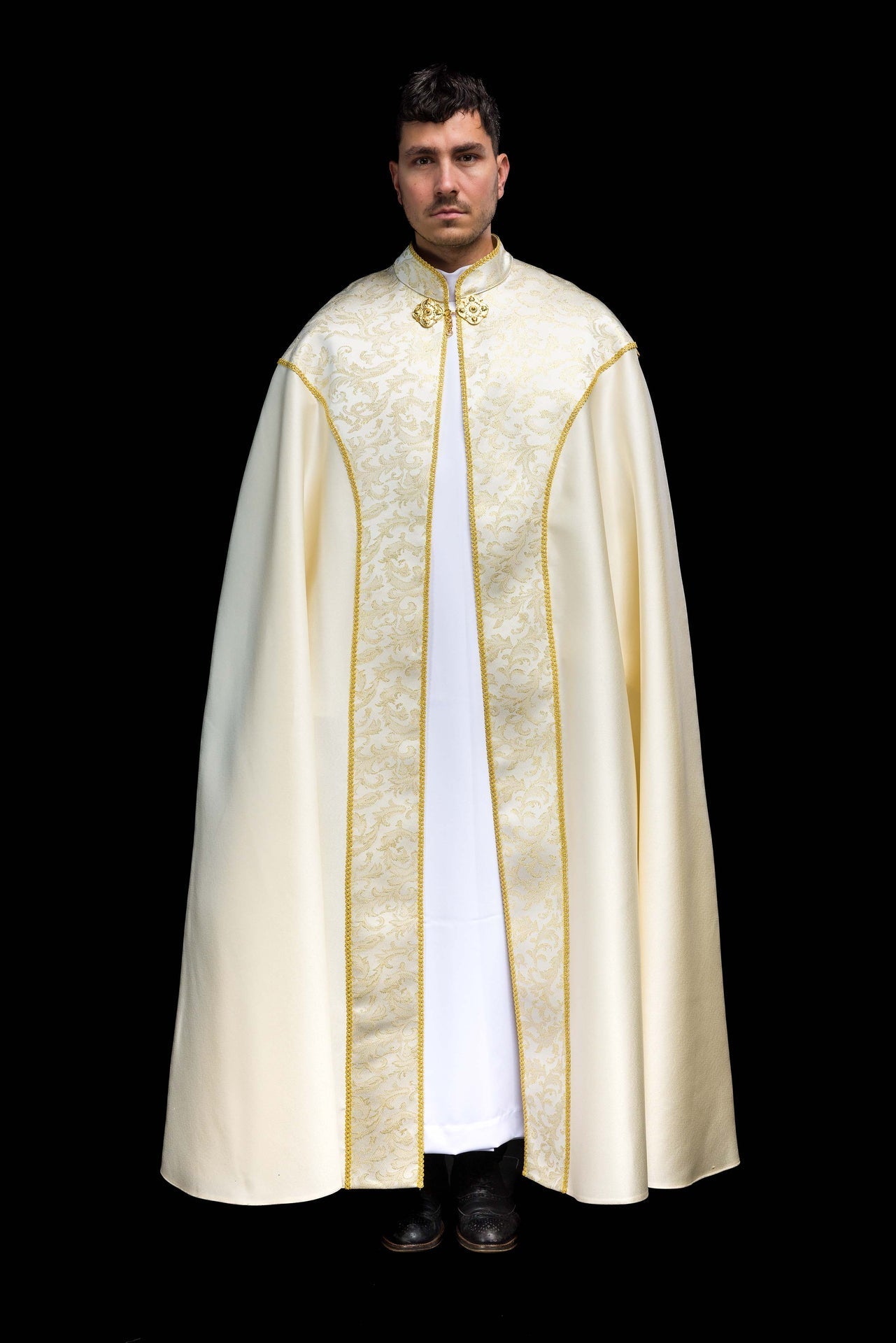 Embroidered cope decorated with ecru jacquard fabric KKP/162/05/20 145cm - CHASUBLES.COM
