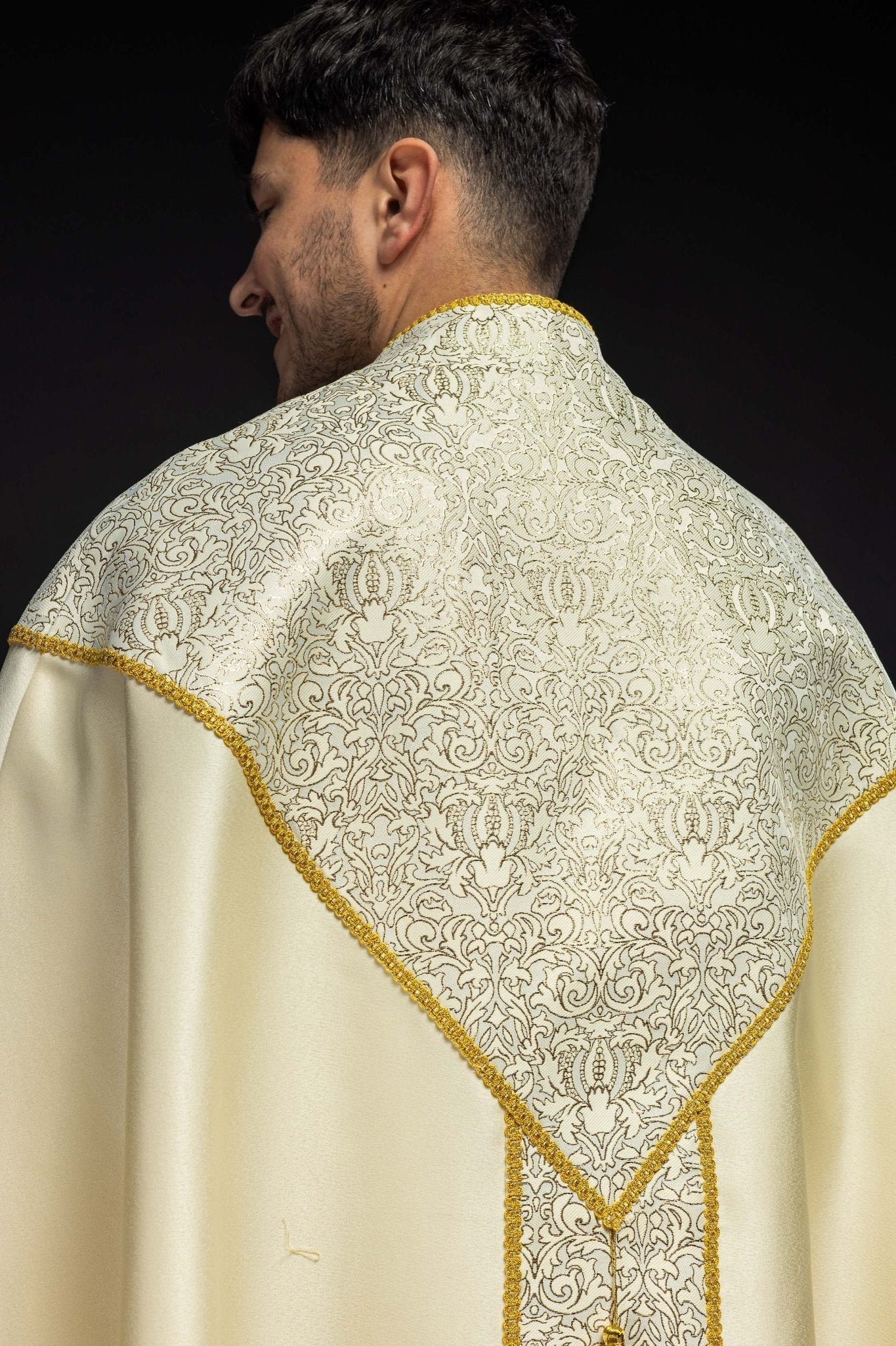 Embroidered cope decorated with ecru jacquard fabric KKP/160/05/20 145cm - HAFTINAUSA.COM