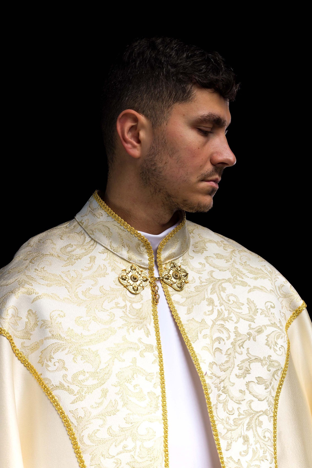 Embroidered cope decorated with ecru jacquard fabric KKP/162/05/20 145cm - CHASUBLES.COM