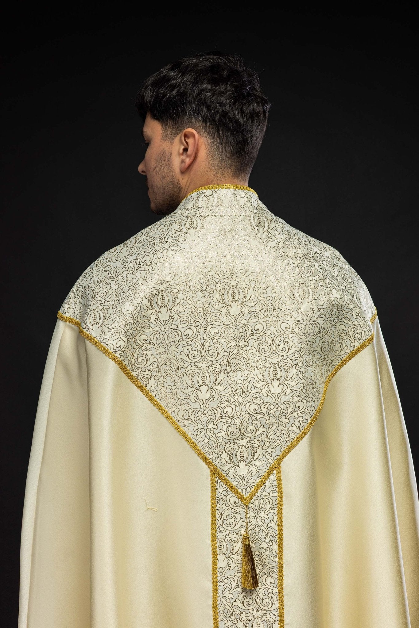 Embroidered cope decorated with ecru jacquard fabric KKP/160/05/20 145cm - HAFTINAUSA.COM