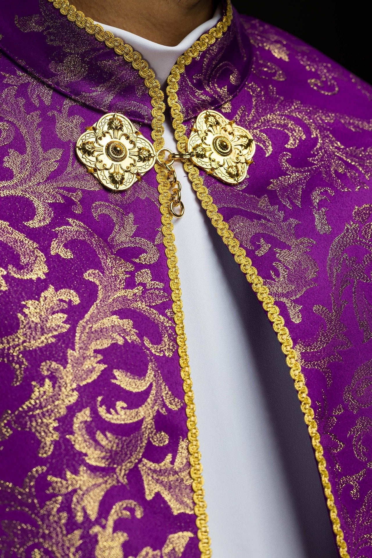 Embroidered cope decorated with purple jacquard fabric KKP/162/03/20 145cm - CHASUBLES.COM