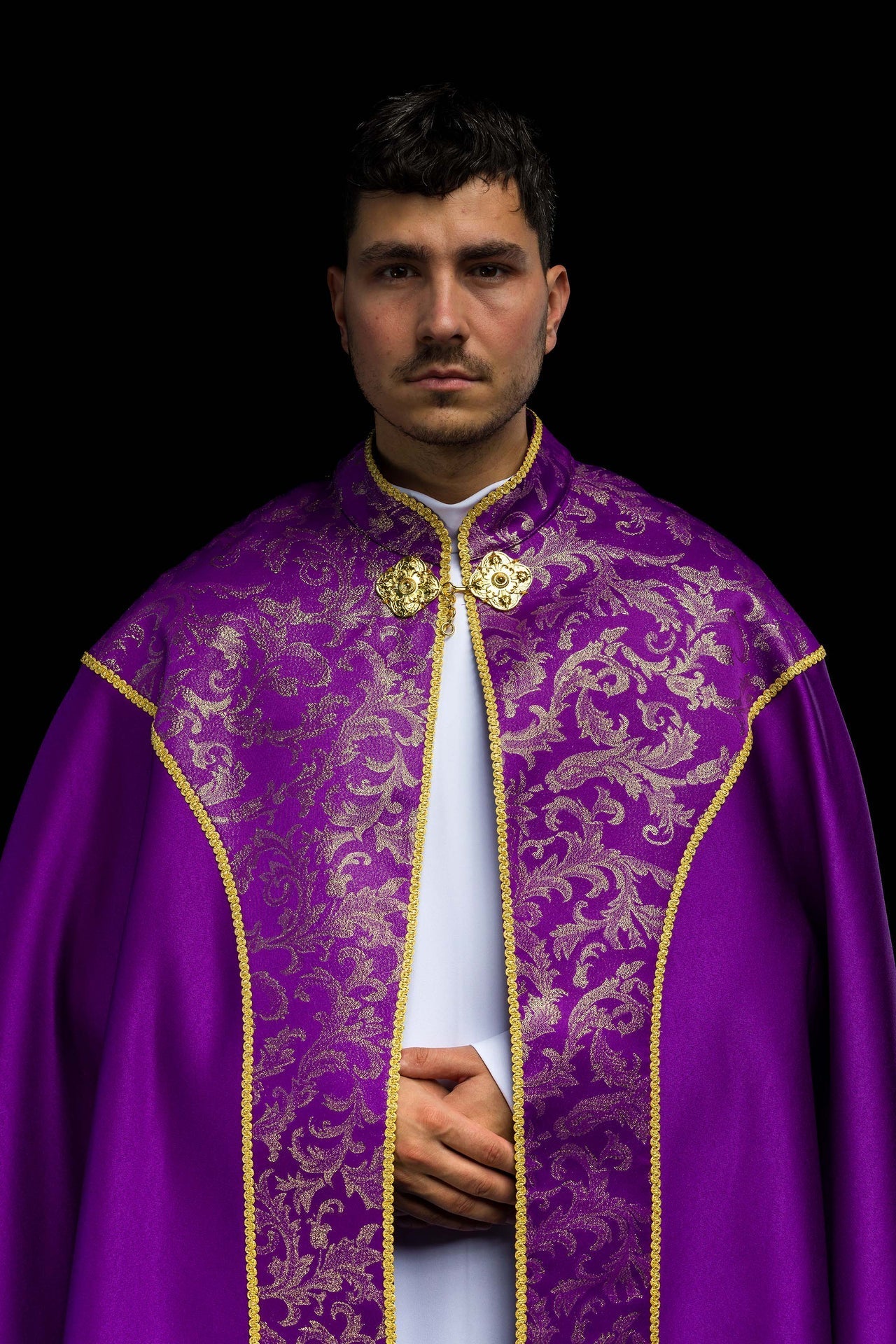 Embroidered cope decorated with purple jacquard fabric KKP/162/03/20 145cm - CHASUBLES.COM