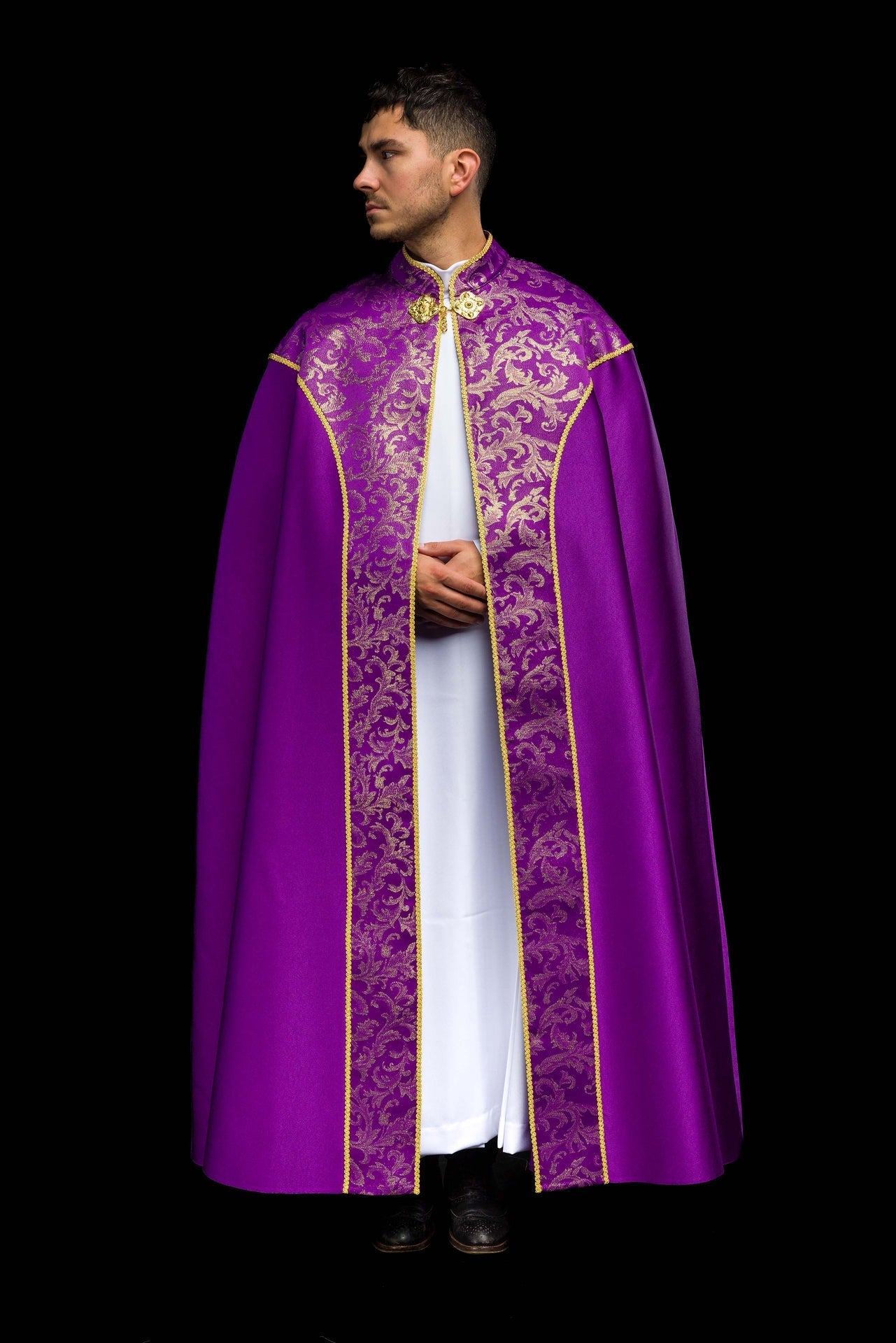 Embroidered cope decorated with purple jacquard fabric KKP/162/03/20 145cm - CHASUBLES.COM