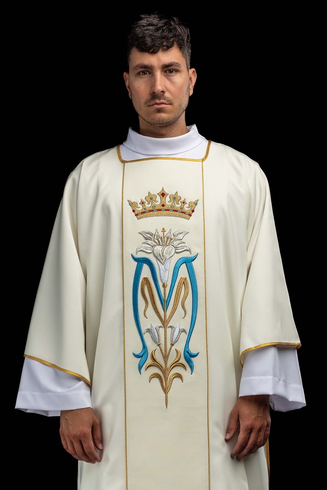 Embroidered ecru dalmatic with a Marian symbol KDL/058/05/01/A  ECRU - CHASUBLES.COM