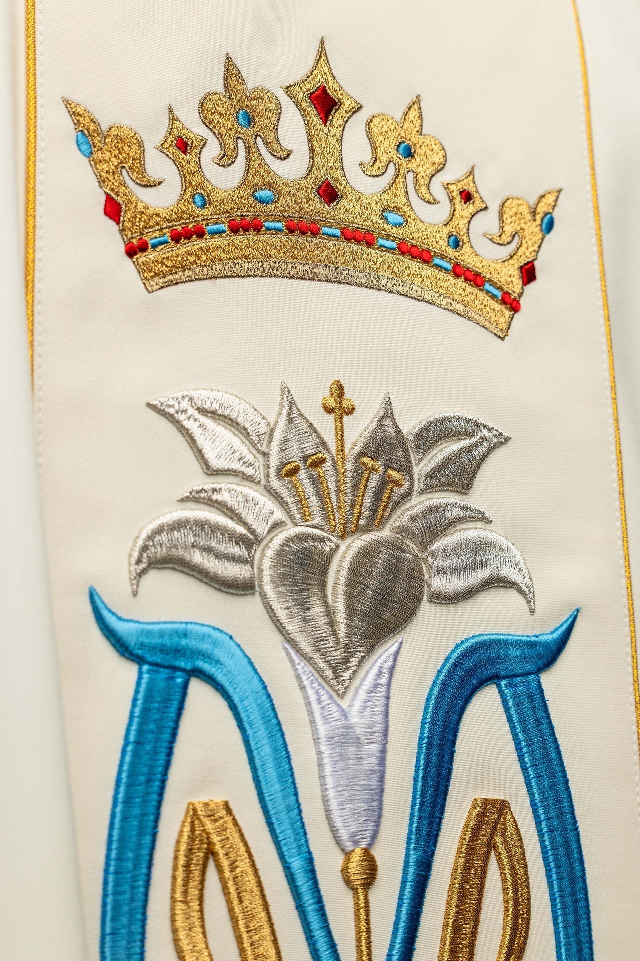Embroidered ecru dalmatic with a Marian symbol KDL/058/05/01/A  ECRU - CHASUBLES.COM
