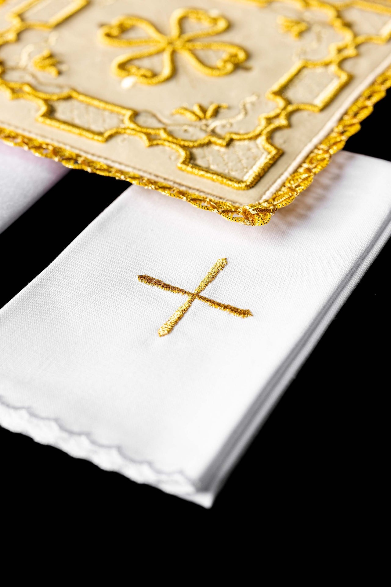 Embroidered ecru velvet Chalice Linen Set KDT/5035/05/W - CHASUBLES.COM