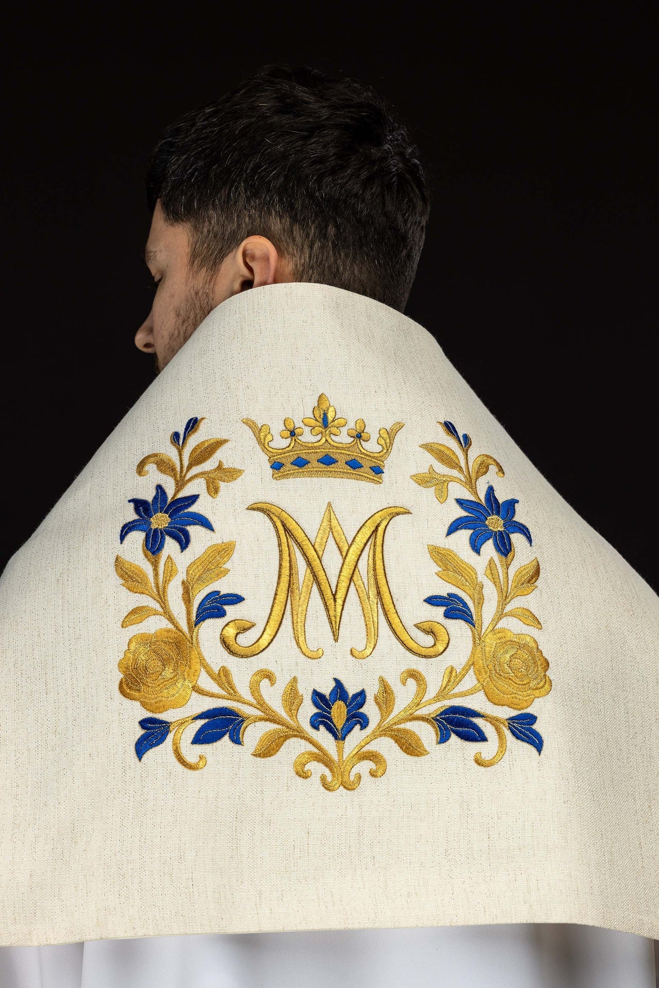 Embroidered humeral veil with a Marian symbol LE/4045/05 - CHASUBLES.COM