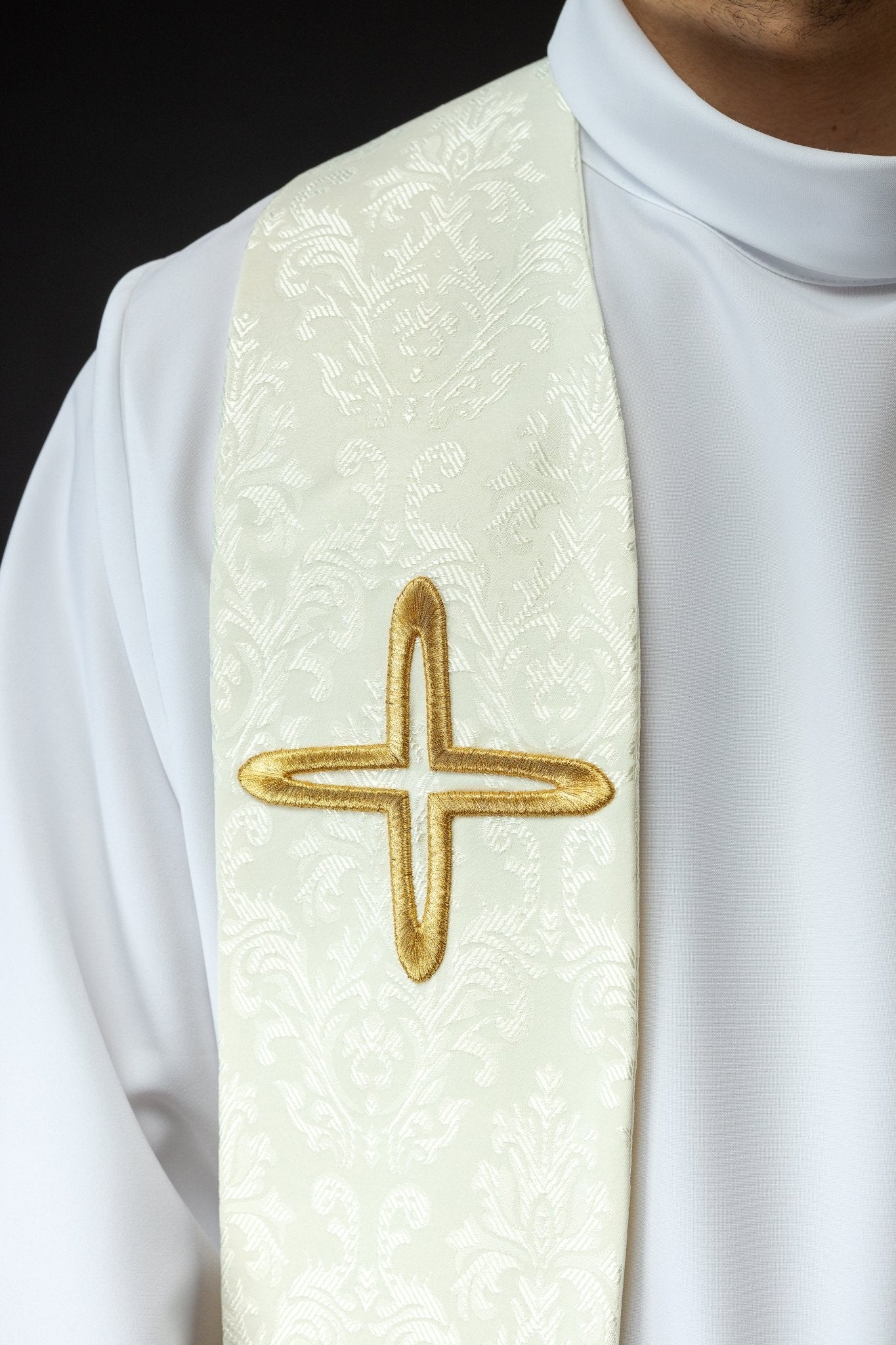 Embroidered jacquard stole with cross motifs ecru S - 2054 - 05 - 67 - HAFTINAUSA.COM