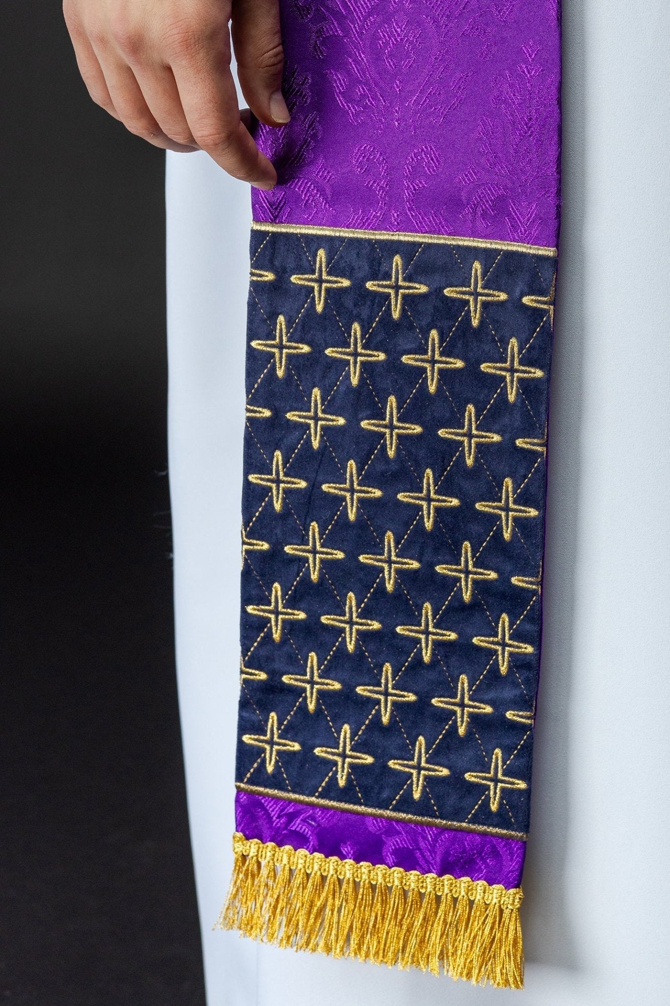 Embroidered jacquard stole with cross motifs purple S - 2054 - 03 - 67 - HAFTINAUSA.COM