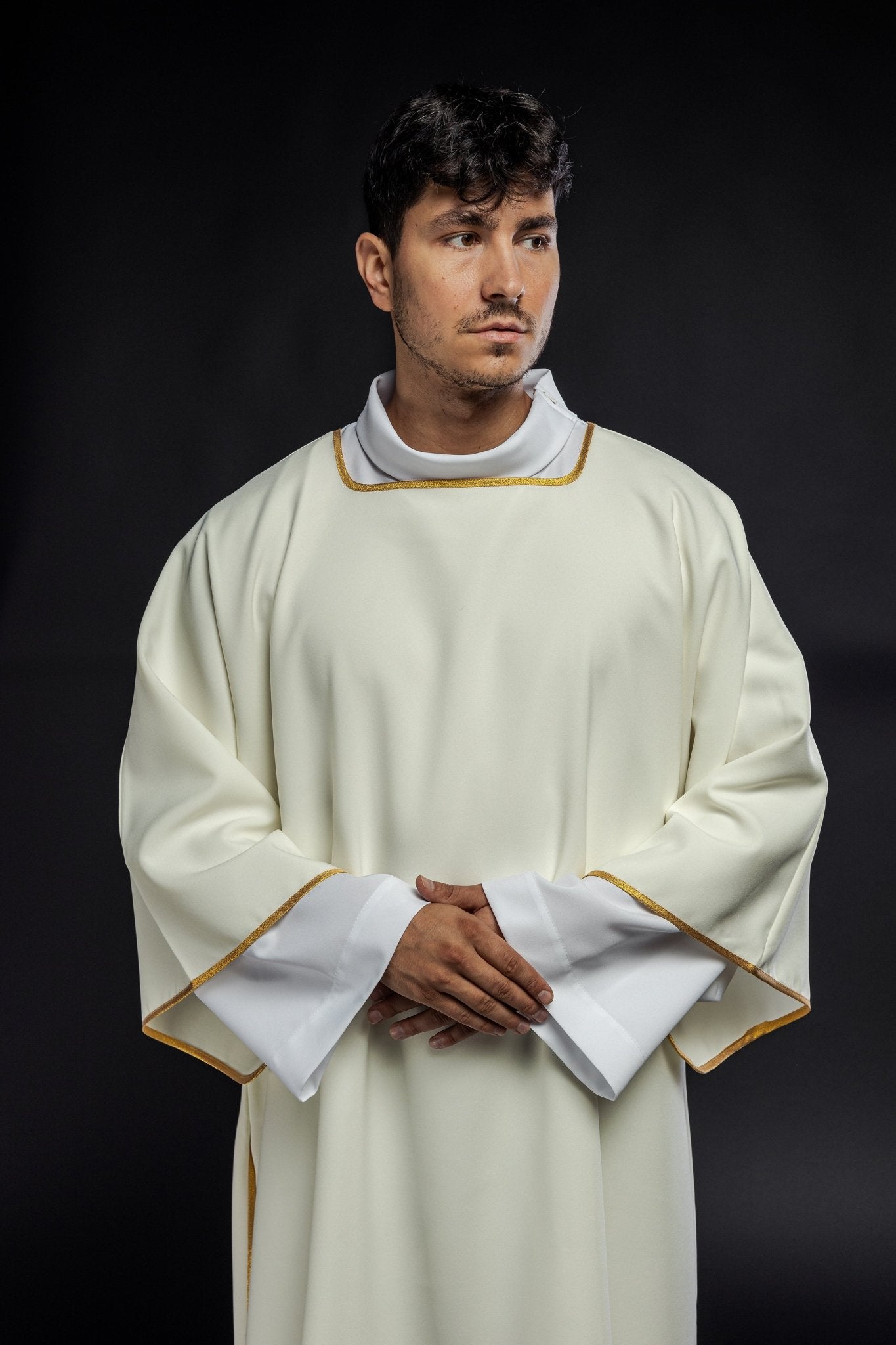 Embroidered plain dalmatics with gold trim ecru KDL/1002/05/12/D - HAFTINAUSA.COM