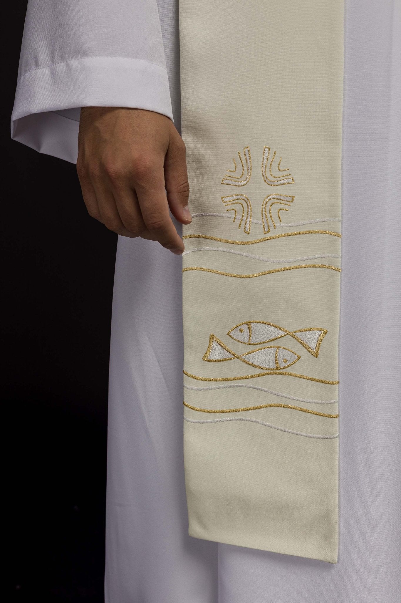 Embroidered priestly stole with Fish motif in ecru KST/022/05/01 ECRU - HAFTINAUSA.COM