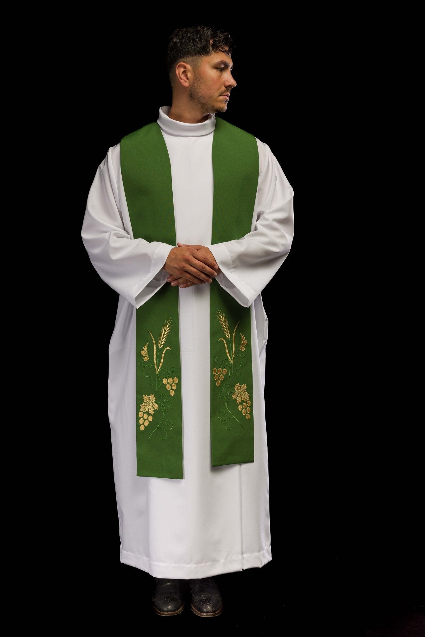Embroidered priestly stole with grape and wheat motif in green KST/003/01/01 ZIELONY - HAFTINAUSA.COM