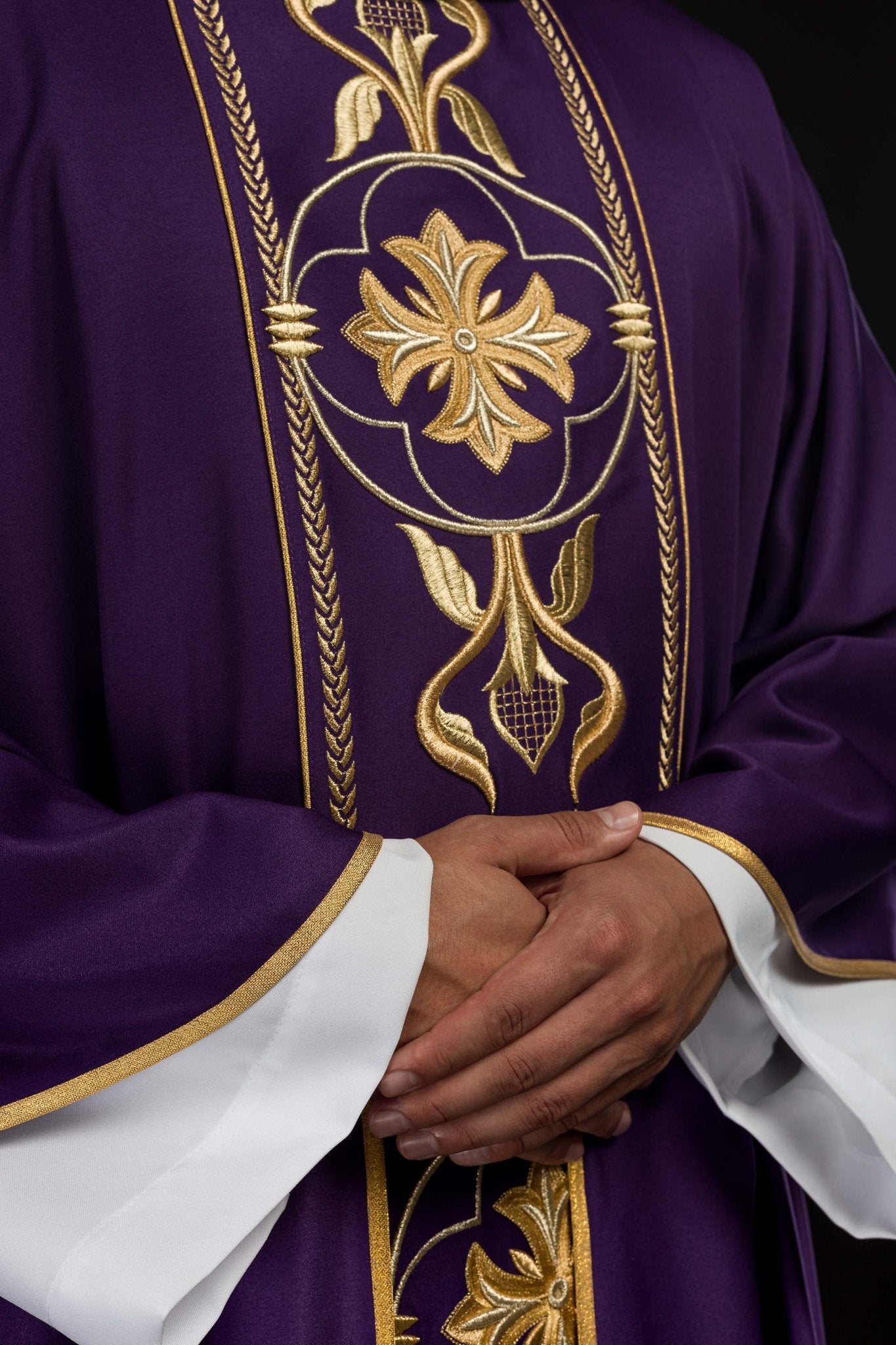 Embroidered purple chasuble with decorative band KOR/267/03/53 - CHASUBLES.COM