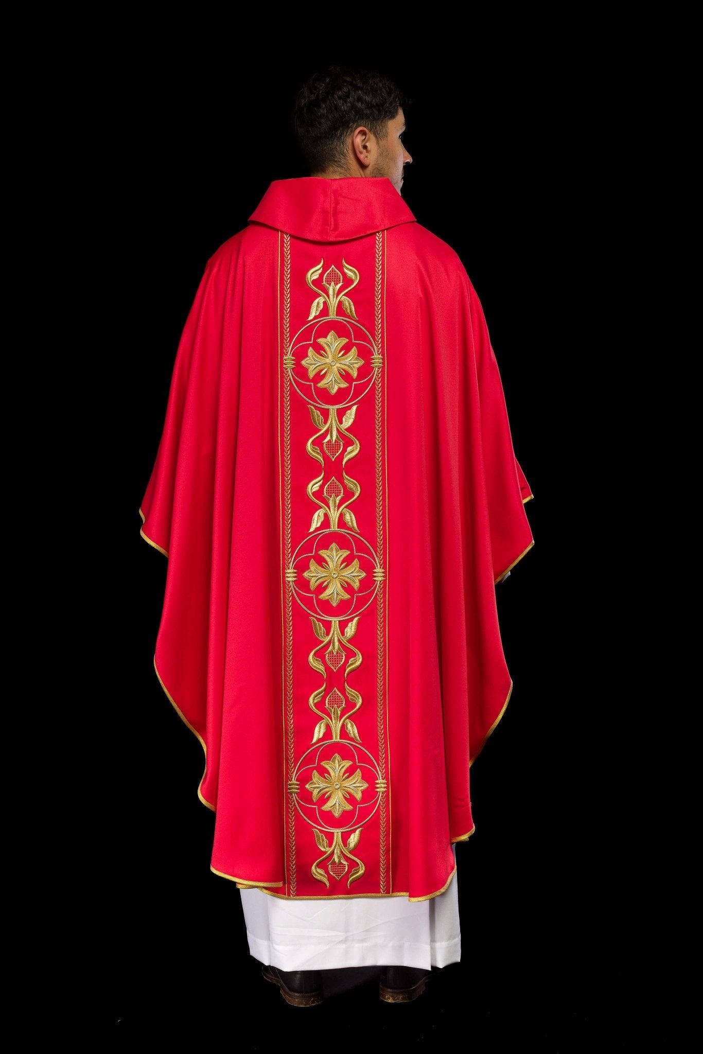Embroidered red chasuble with decorative band KOR/267/02/53 - CHASUBLES.COM