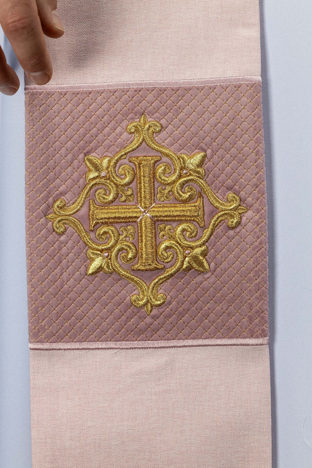Embroidered stole with a cross symbol pink velvet LE/2029/08 - CHASUBLES.COM
