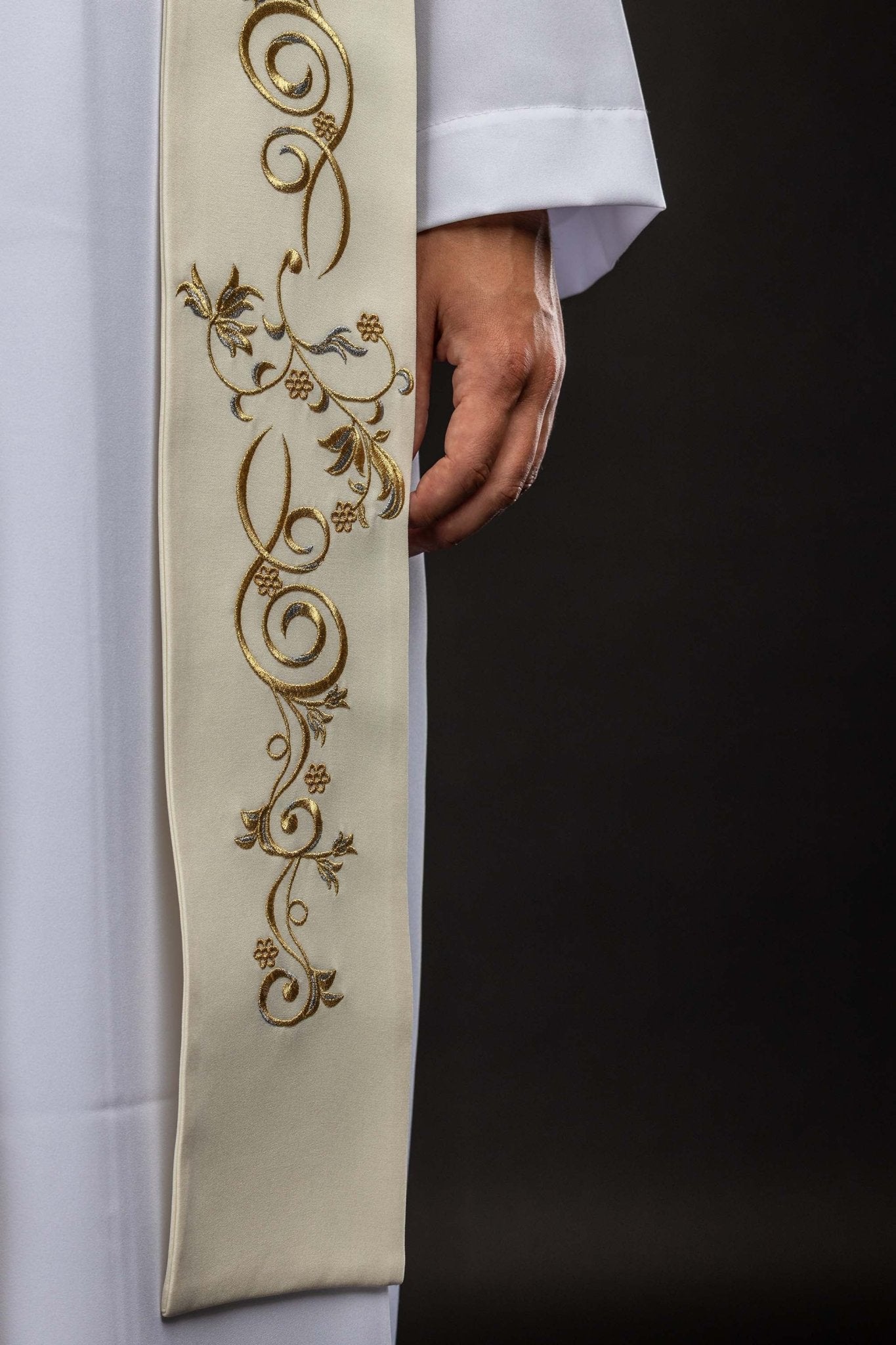 Embroidered stole with the image of Our Lady of Fatima KSW2/013/05/01 - CHASUBLES.COM