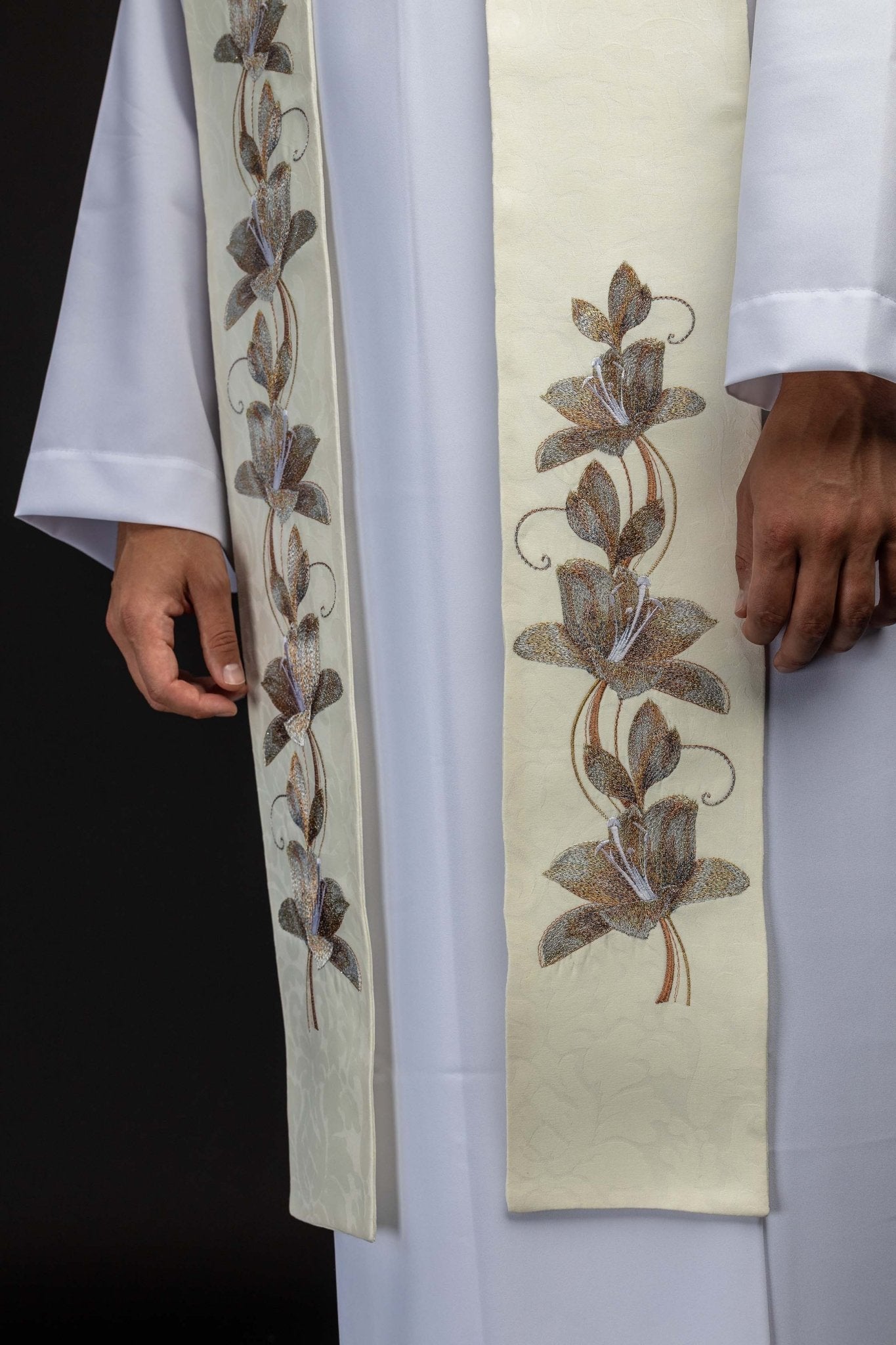 Embroidered stole with the image of Our Lady of Guadalupe KSW2/004/05/81 - CHASUBLES.COM