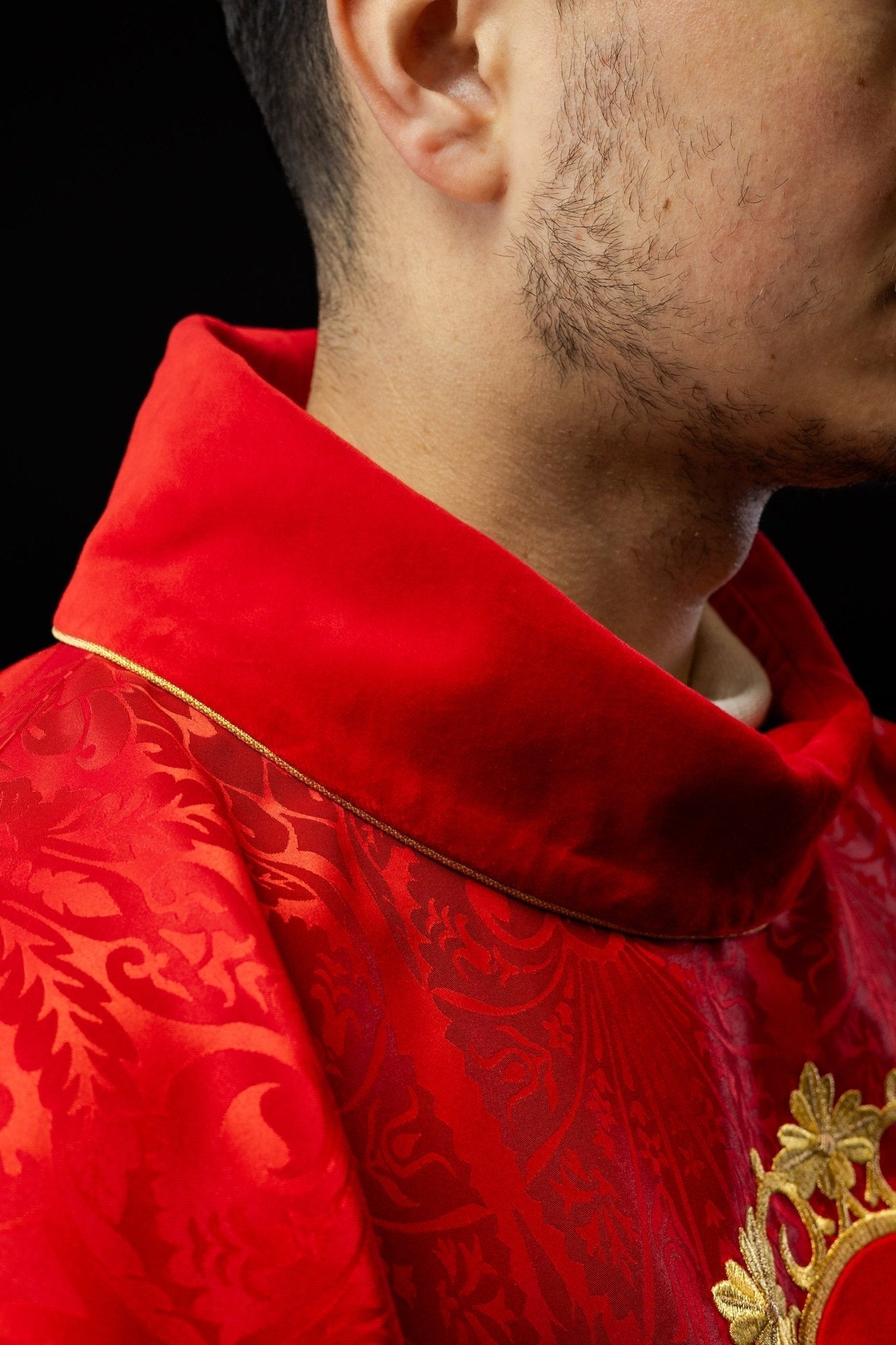 Exquisite red chasuble with Jesus Christ embroidered front and back KOR/190/02/83/PA CZERWONY - HAFTINAUSA.COM