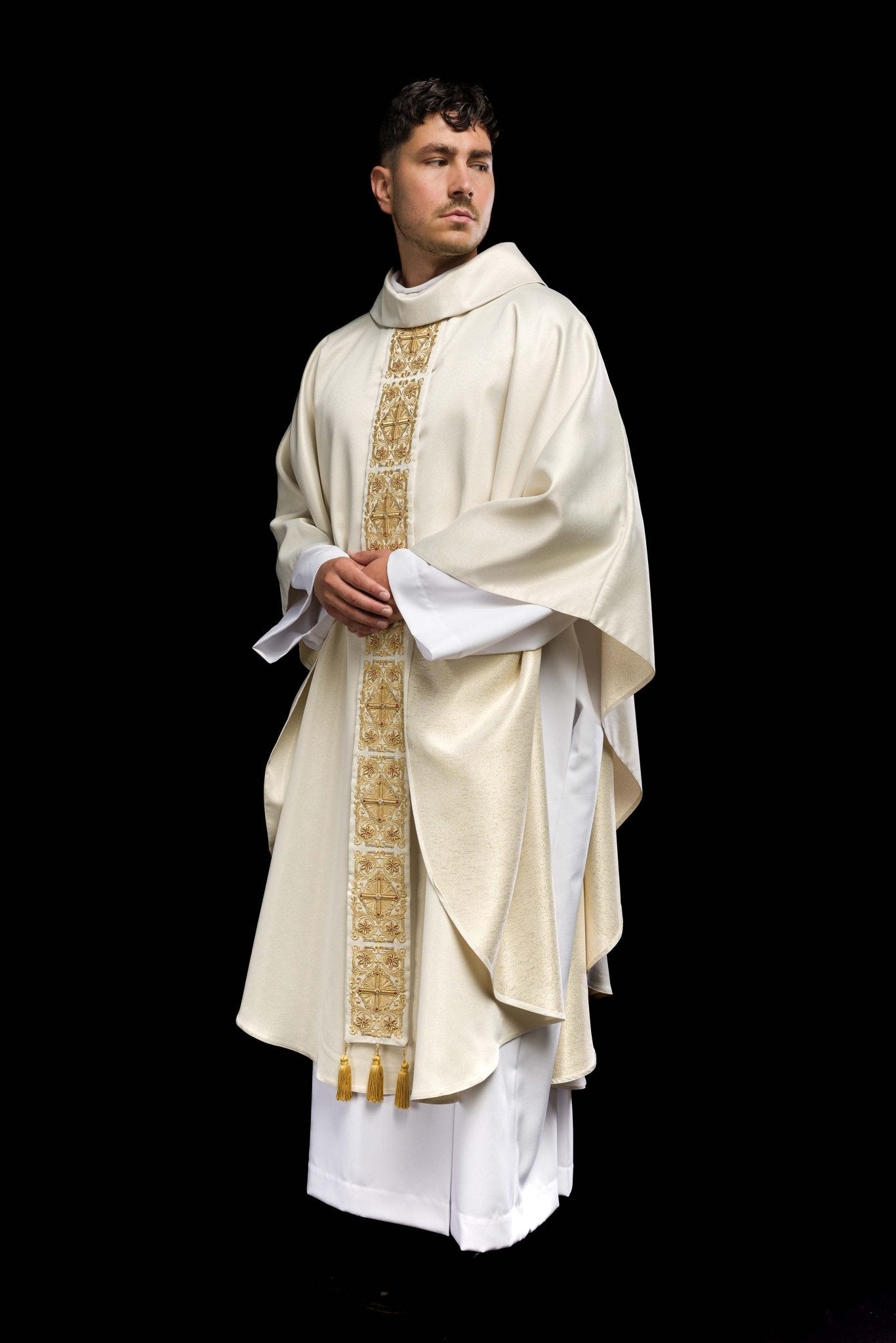 Gold Chasuble richly embroidered and decorated with gold stones LE/7011/10 - HAFTINAUSA.COM