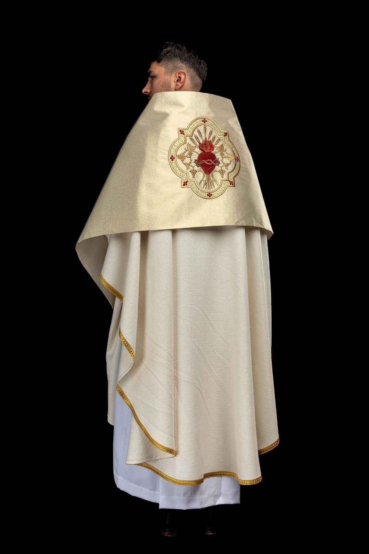 Gold Humeral Veil with Embroidered Sacred Heart of Jesus KWL/027/10/37 50*270 ZŁOTY - CHASUBLES.COM