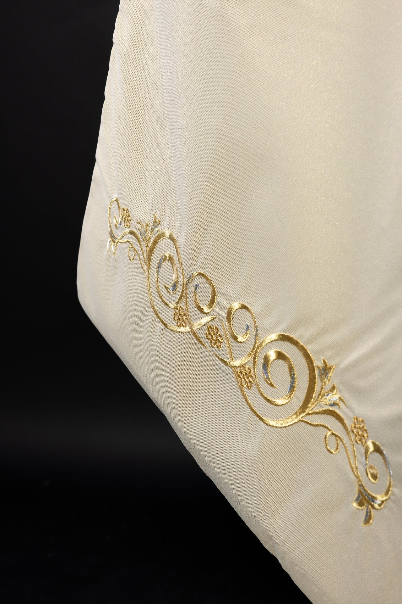 Gold liturgical veil embroidered with IHS KWL/021/10/07 50*270 ZŁOTO - CHASUBLES.COM