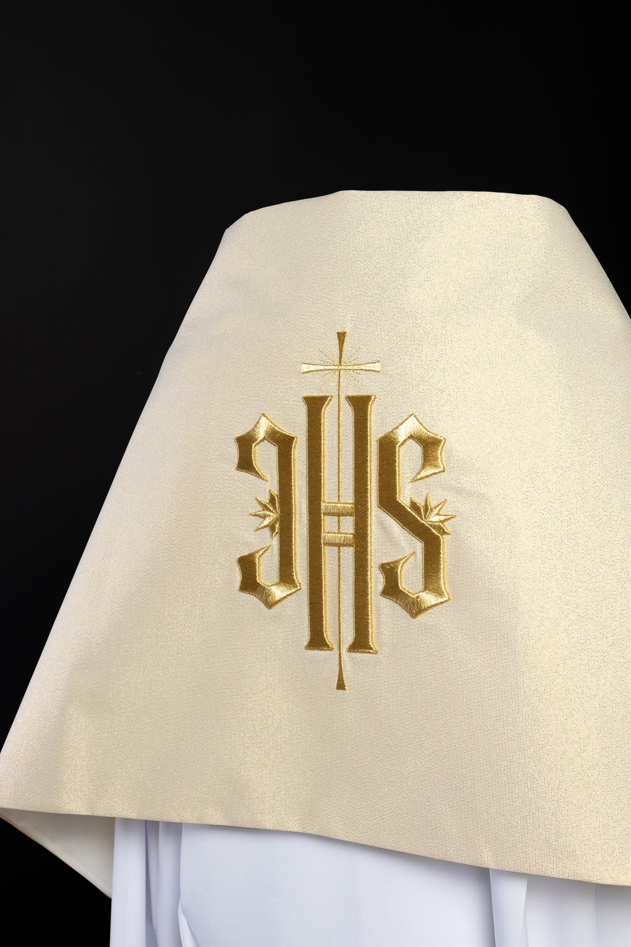 Gold liturgical veil embroidered with IHS KWL/021/10/07 50*270 ZŁOTO - CHASUBLES.COM