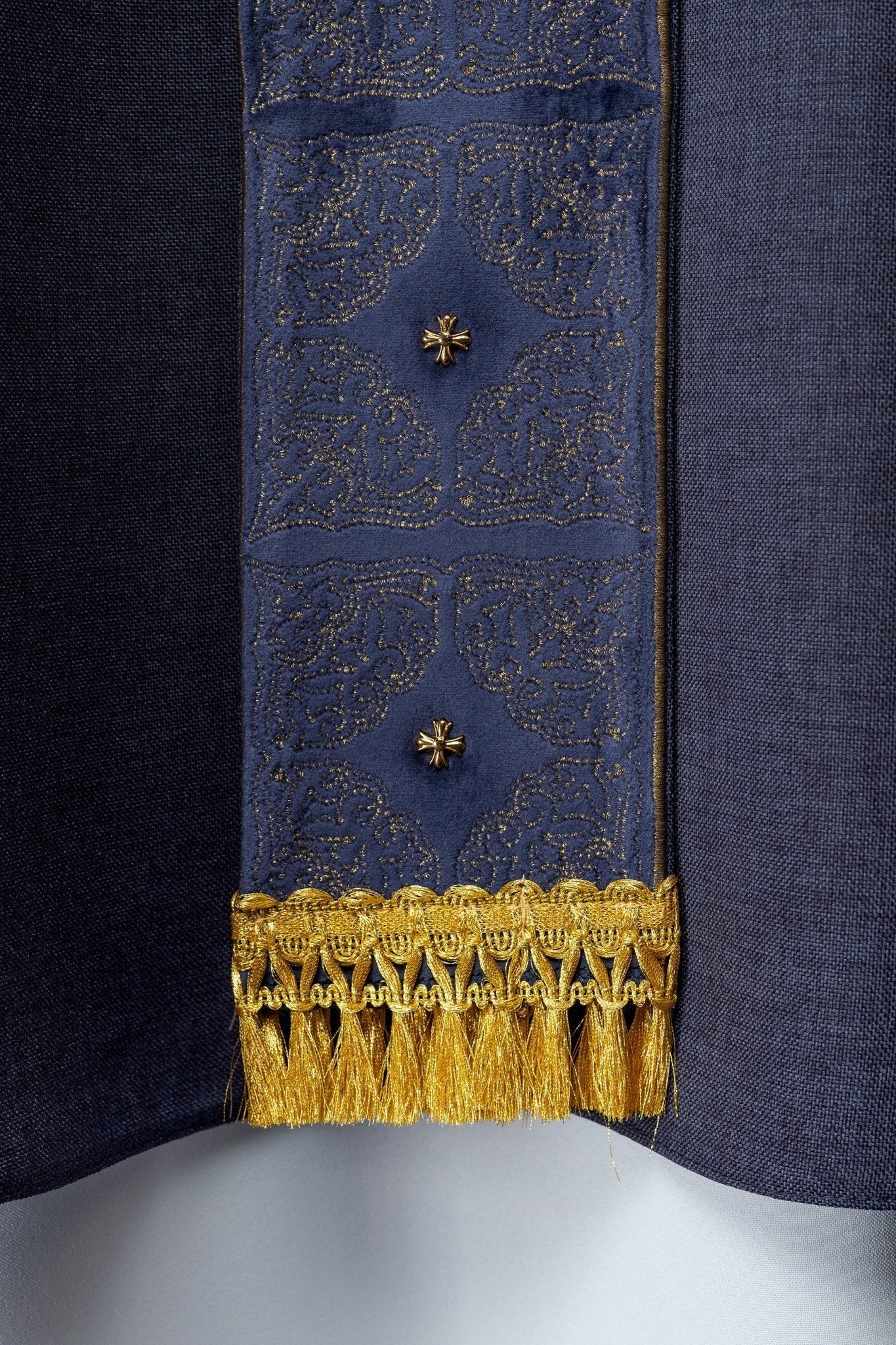 Gothic chasuble made of purple velvet S - 7057 - 03 - 70 - HAFTINAUSA.COM