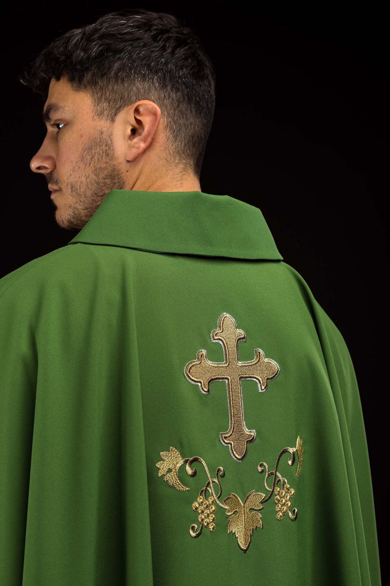 Green chasuble embroidered with a cross symbol and a wide collar KOK/001/01/12/KARO - CHASUBLES.COM