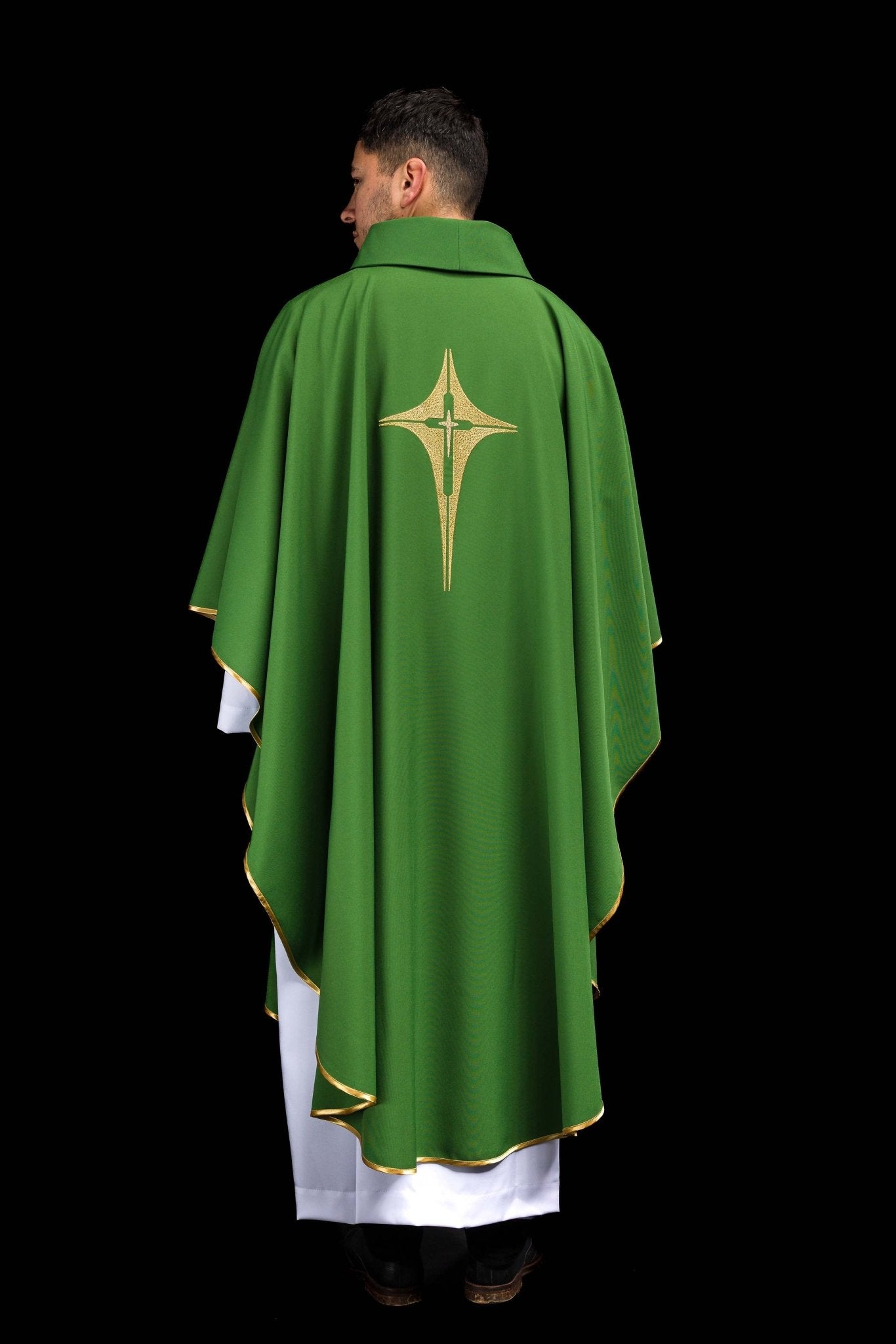 Green chasuble embroidered with cross KOR/002/01/12 ZIELONY - CHASUBLES.COM