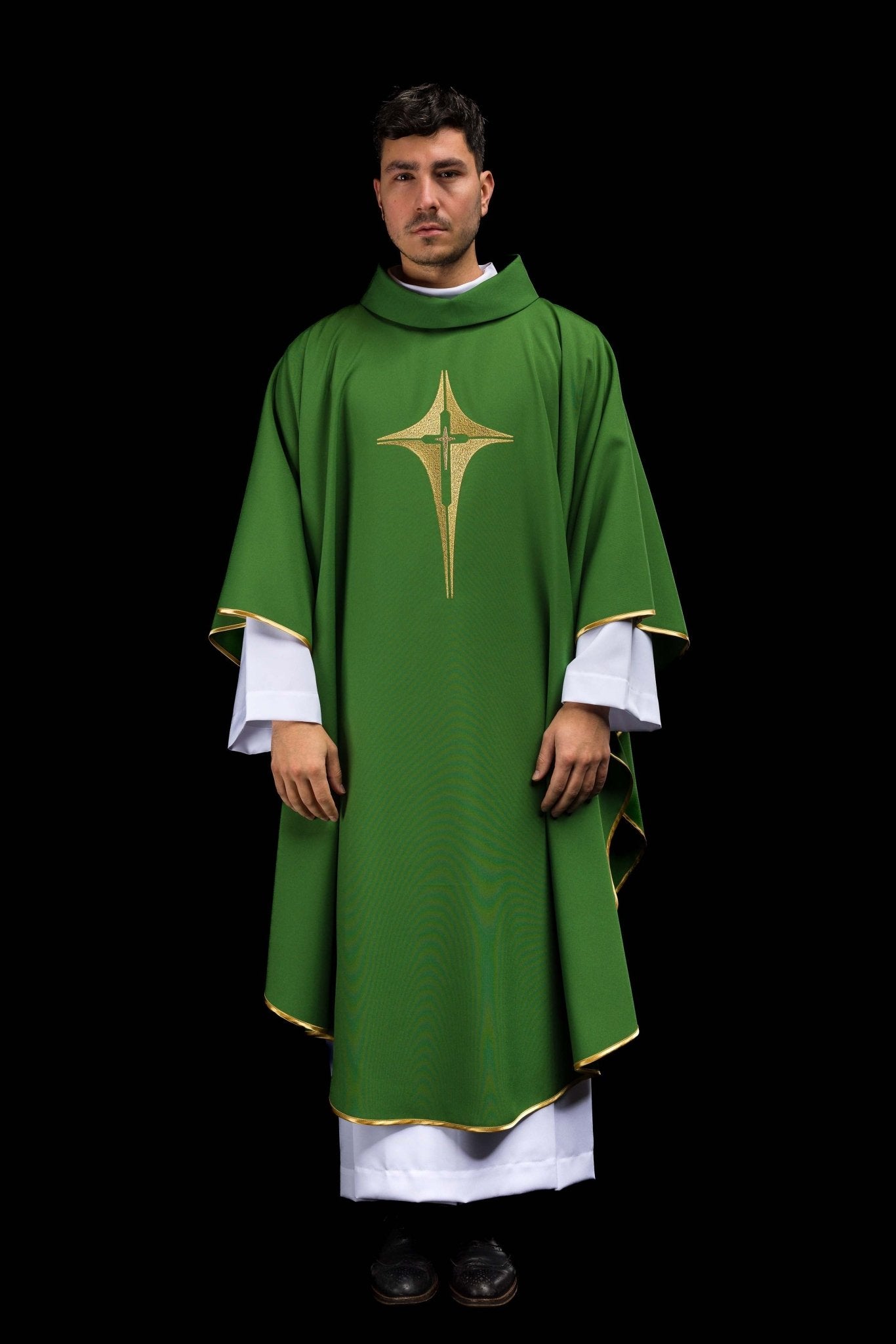 Green chasuble embroidered with cross KOR/002/01/12 ZIELONY - CHASUBLES.COM