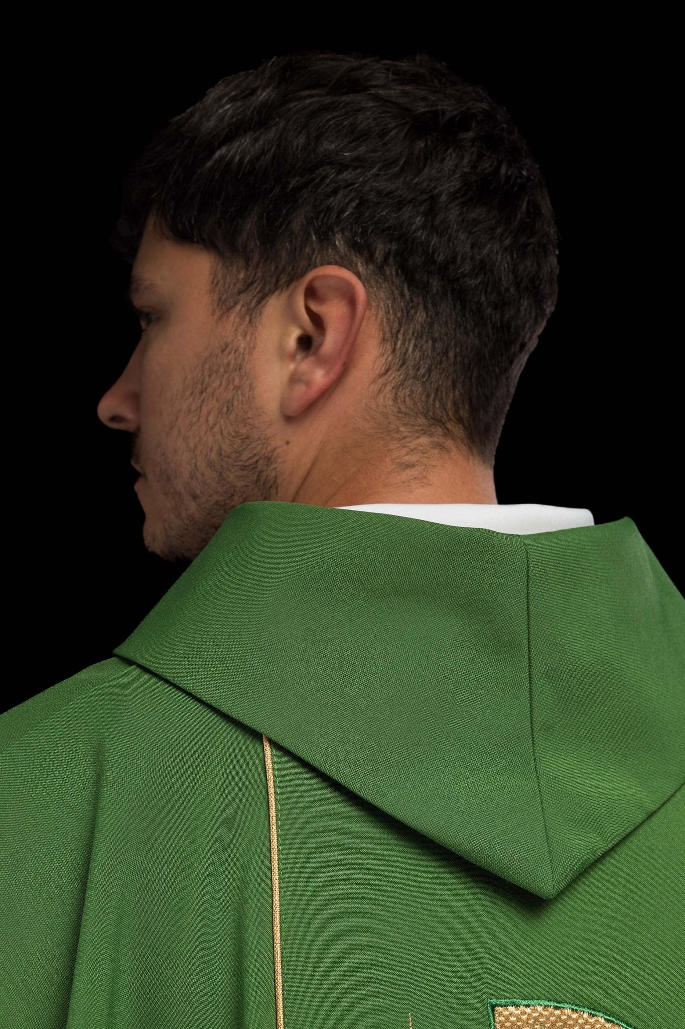 Green chasuble embroidered with IHS Chalice pattern KOR/001/01/01 ZIELONY - CHASUBLES.COM