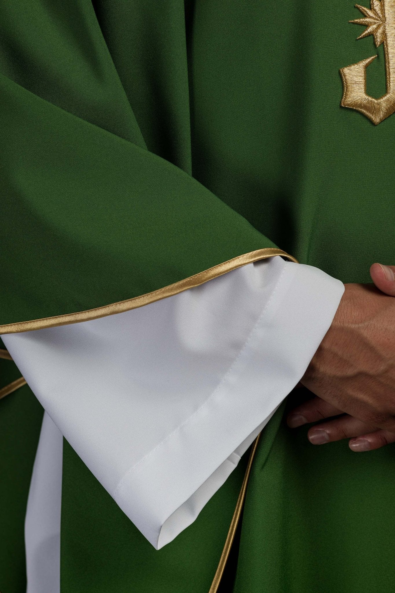 Green chasuble embroidered with IHS motif KOR/010/01/12 ZIELONY - CHASUBLES.COM