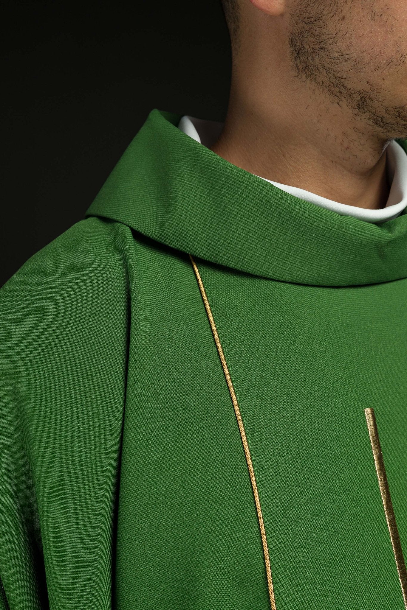 Green chasuble embroidered with motifs of cross and wheat KOR/114/01/01 ZIELONY - CHASUBLES.COM