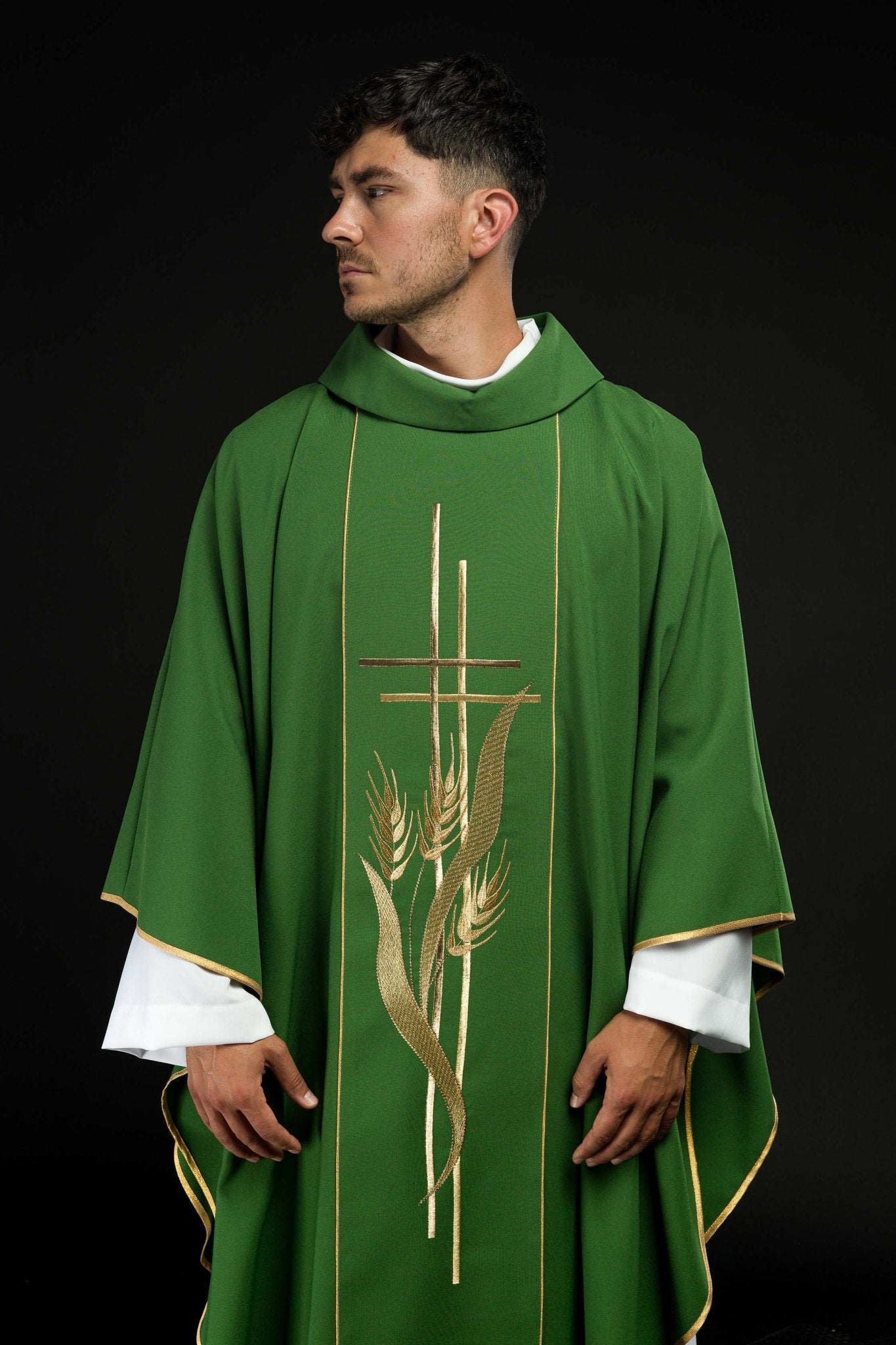 Green chasuble embroidered with motifs of cross and wheat KOR/114/01/01 ZIELONY - CHASUBLES.COM