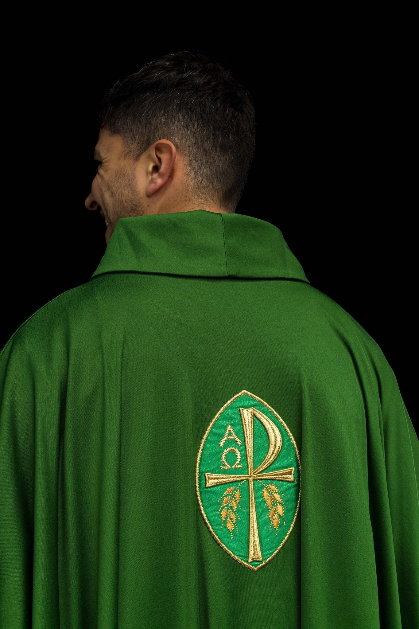 Green chasuble made of lightweight SACROLITE fabric KOR/387/01/78 - CHASUBLES.COM