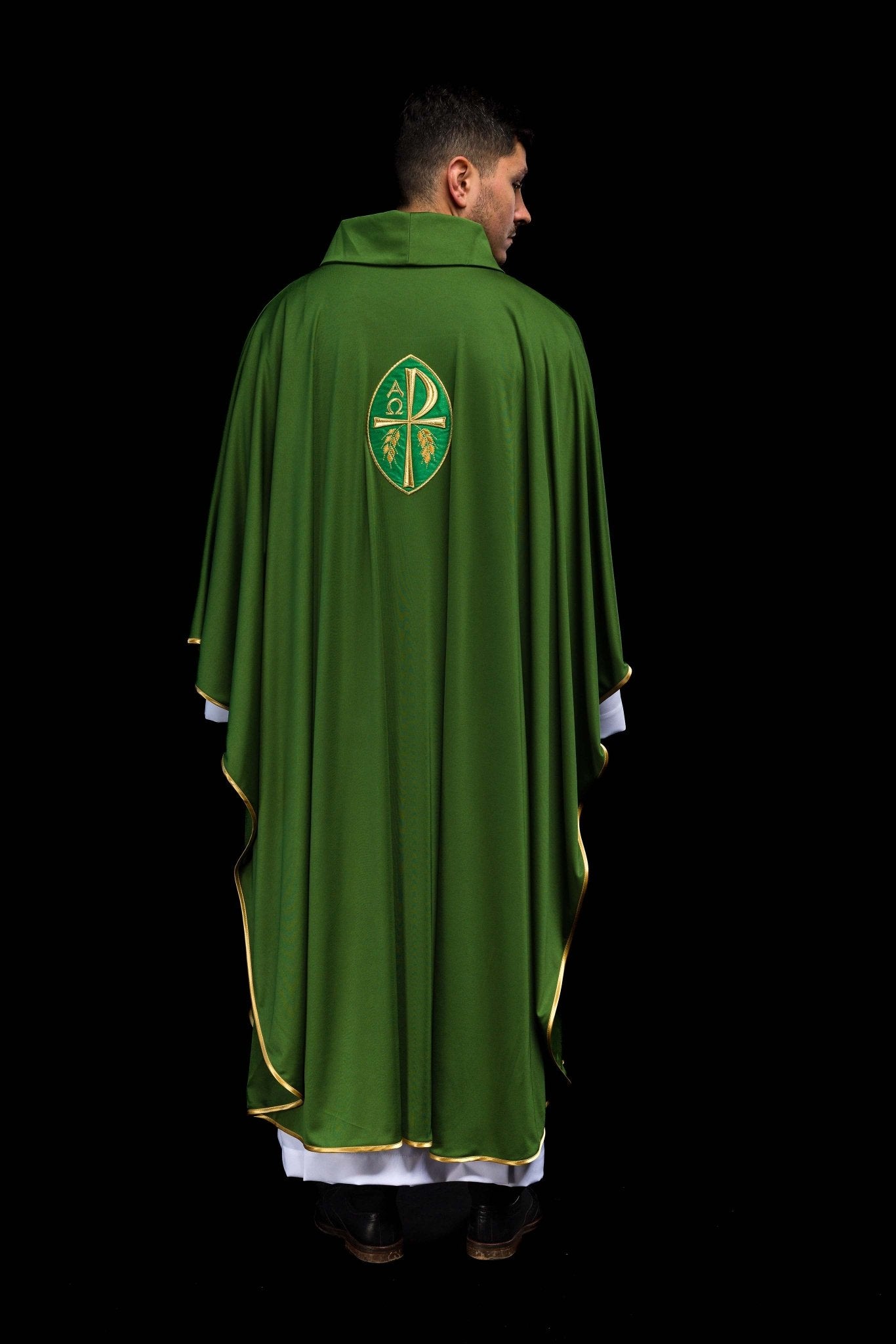 Green chasuble made of lightweight SACROLITE fabric KOR/387/01/78 - CHASUBLES.COM