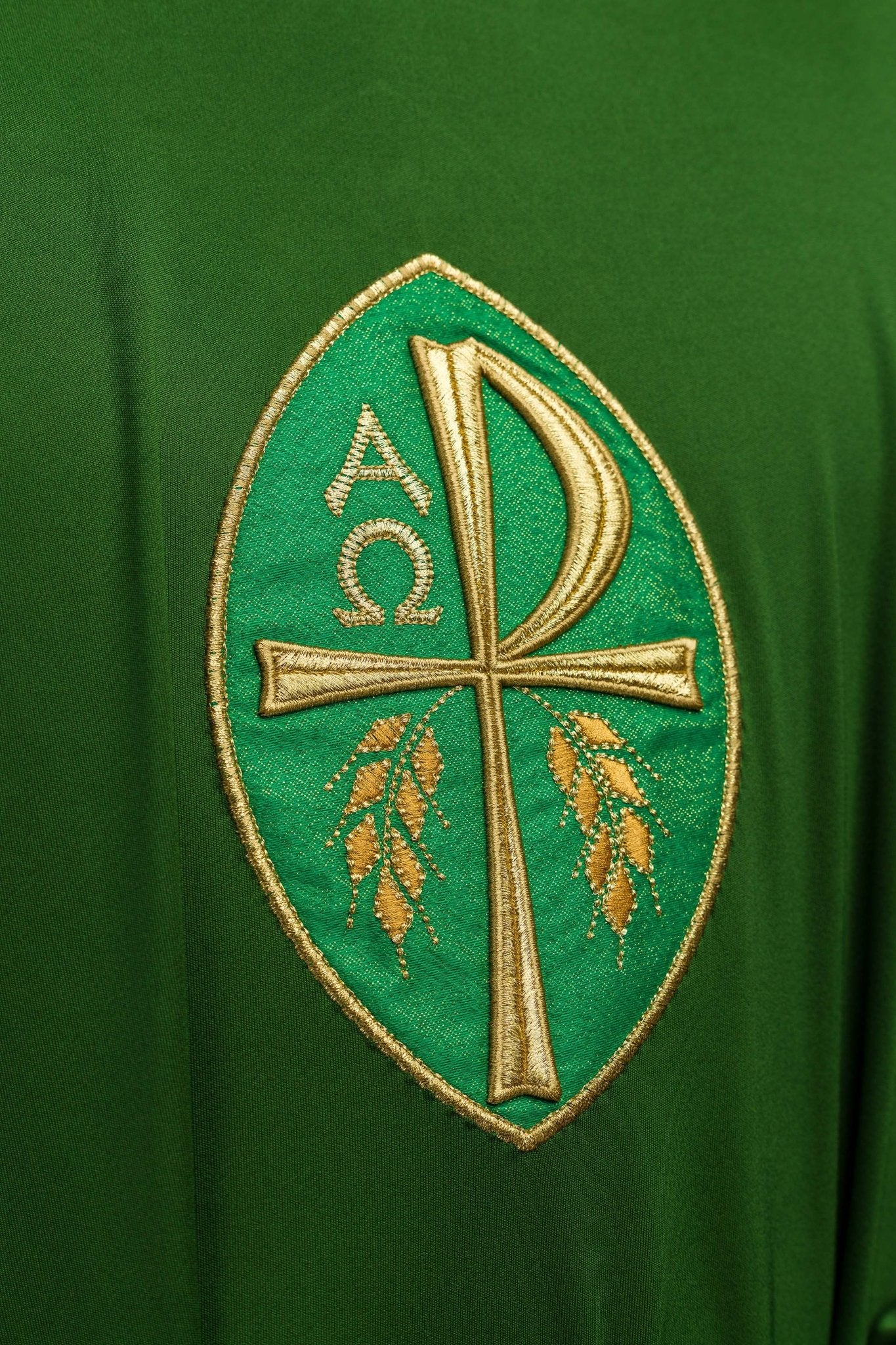 Green chasuble made of lightweight SACROLITE fabric KOR/387/01/78 - CHASUBLES.COM