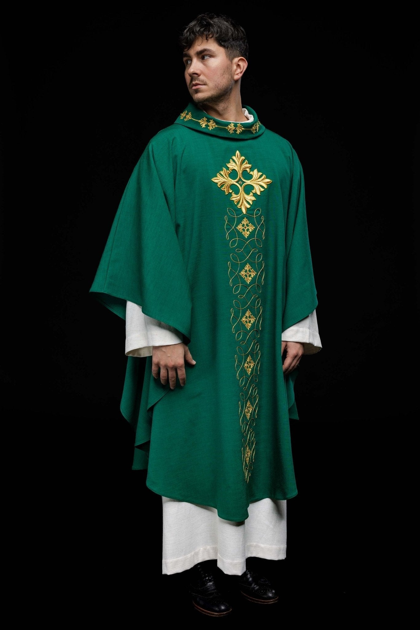 Green chasuble richly embroidered with a cord LE/7018/01 - HAFTINAUSA.COM