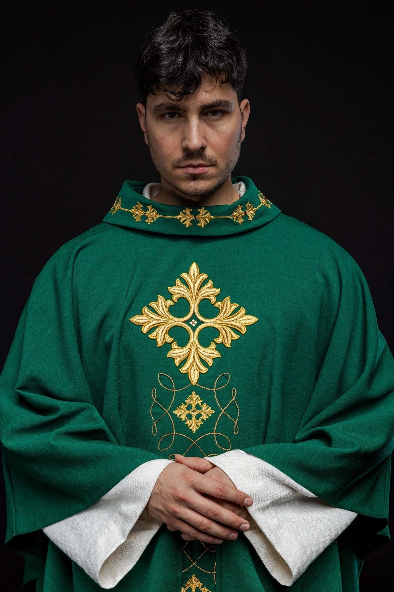 Green chasuble richly embroidered with a cord LE/7018/01 - HAFTINAUSA.COM