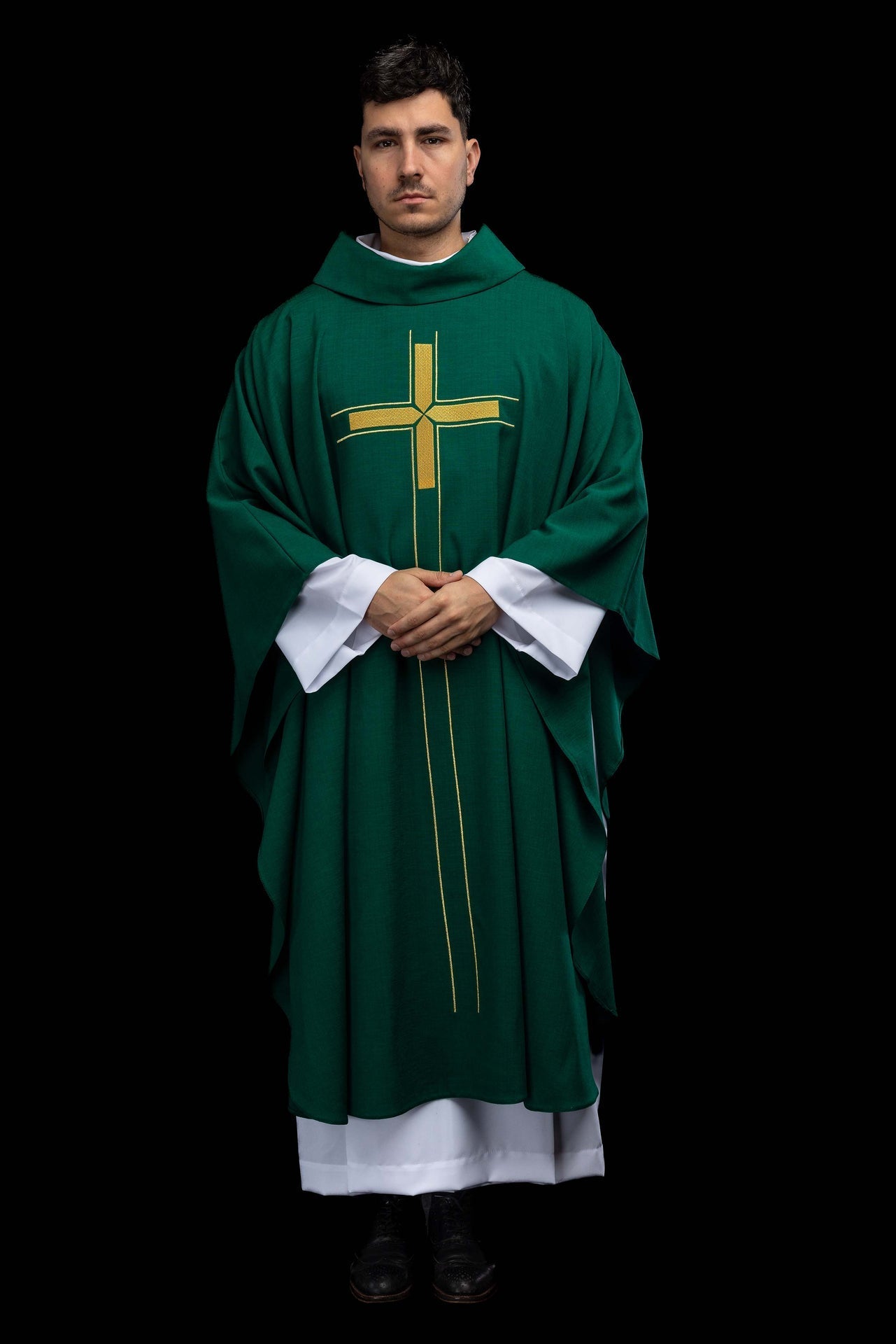 Green chasuble with an embroidered cross motif LE/7019/01 - CHASUBLES.COM