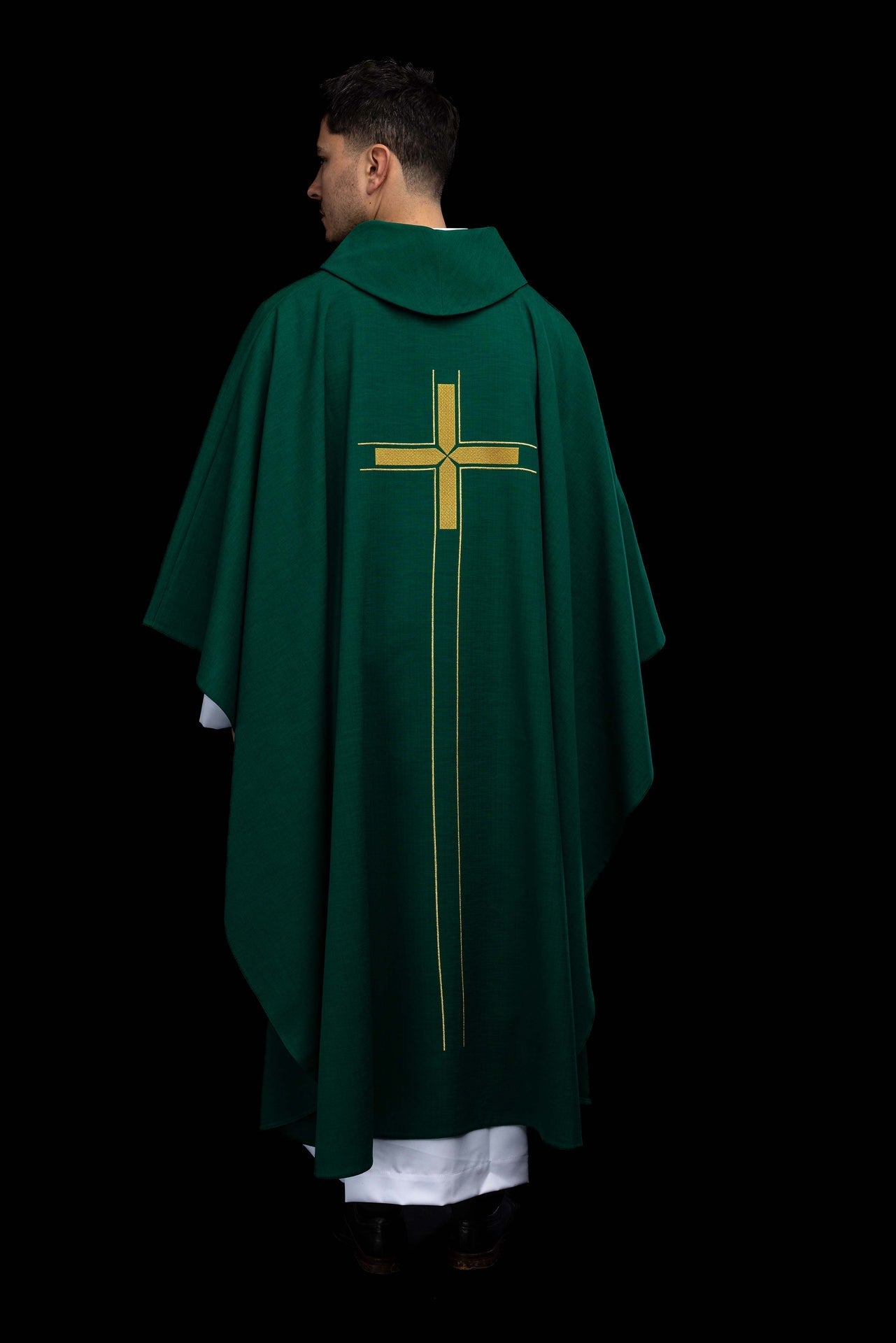 Green chasuble with an embroidered cross motif LE/7019/01 - CHASUBLES.COM