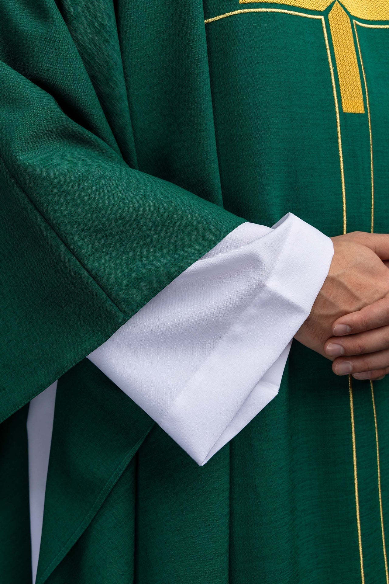Green chasuble with an embroidered cross motif LE/7019/01 - CHASUBLES.COM
