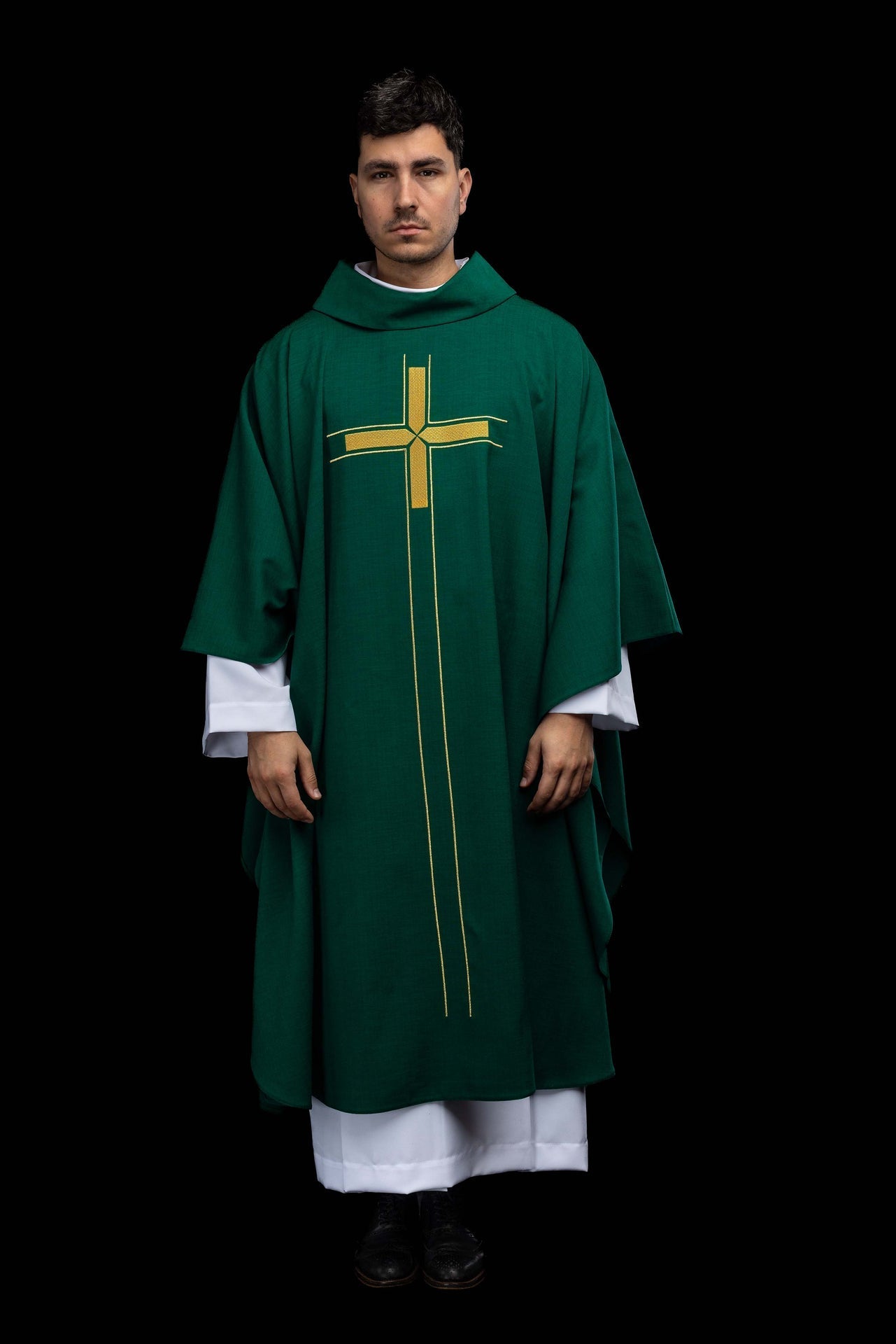 Green chasuble with an embroidered cross motif LE/7019/01 - CHASUBLES.COM