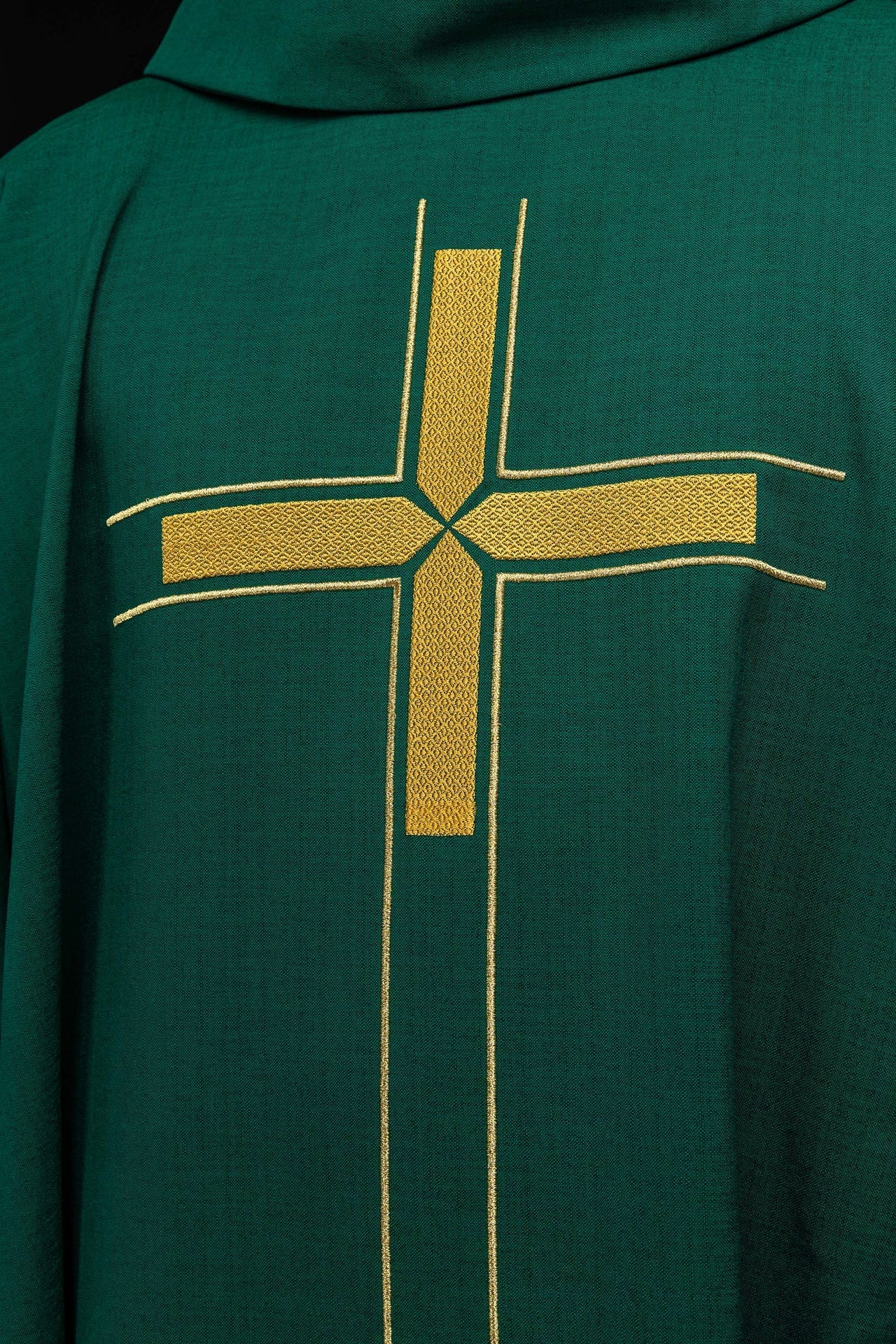 Green chasuble with an embroidered cross motif LE/7019/01 - CHASUBLES.COM