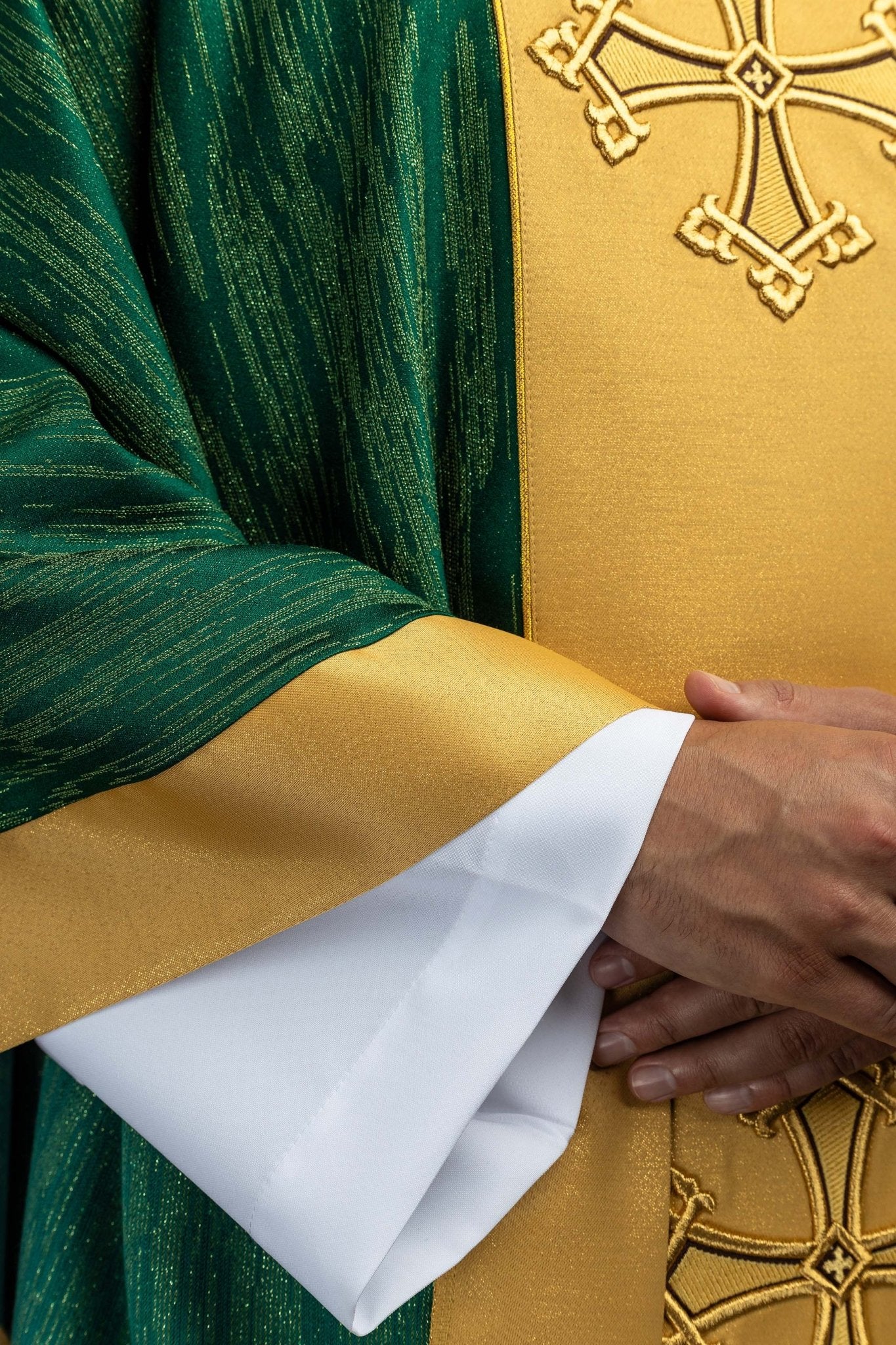 Green chasuble with an embroidered cross motif featuring a panel on decorative fabric LE/7034/01 - CHASUBLES.COM